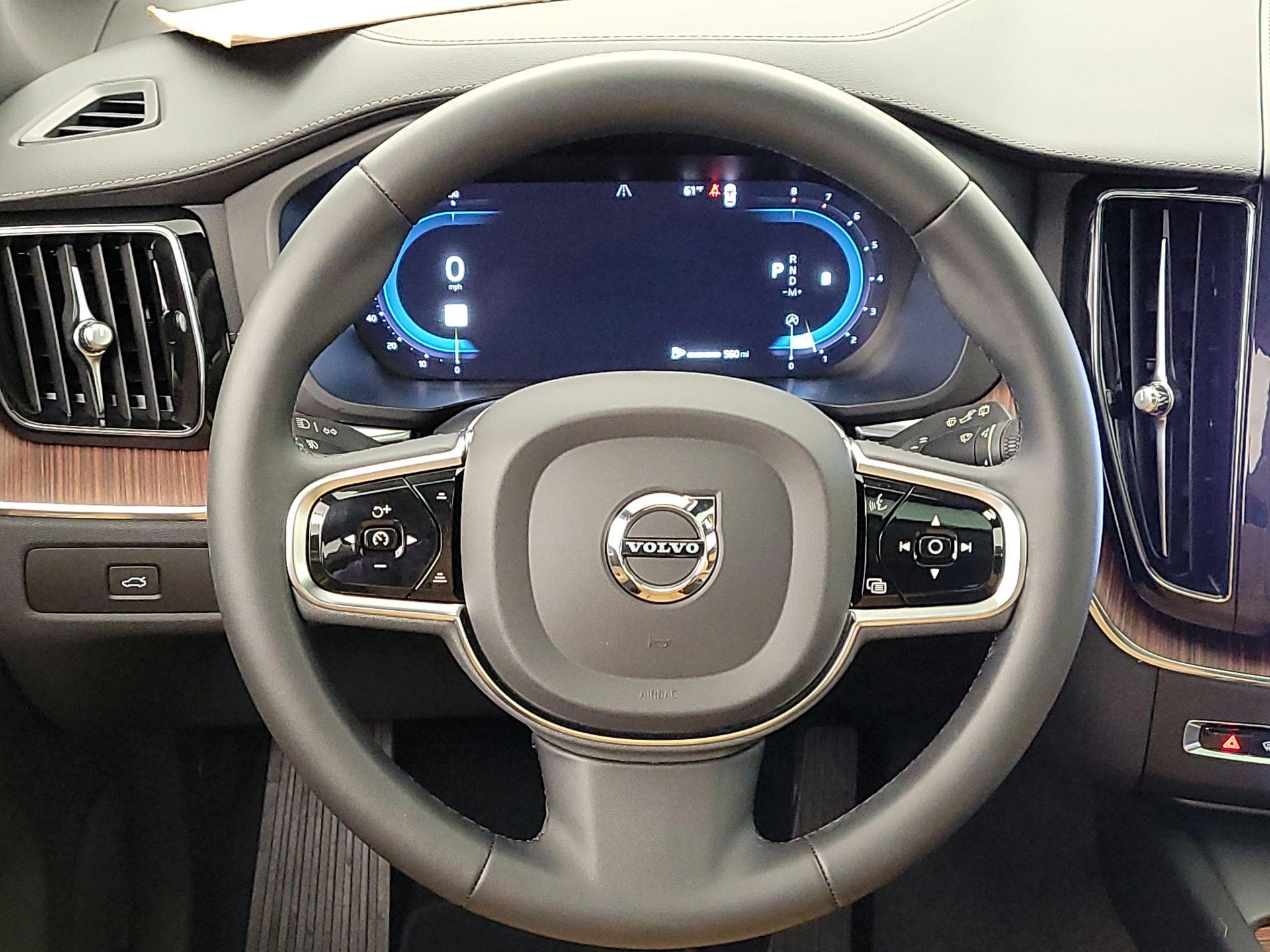 Thumbnail: 2023 Volvo XC60 - 10