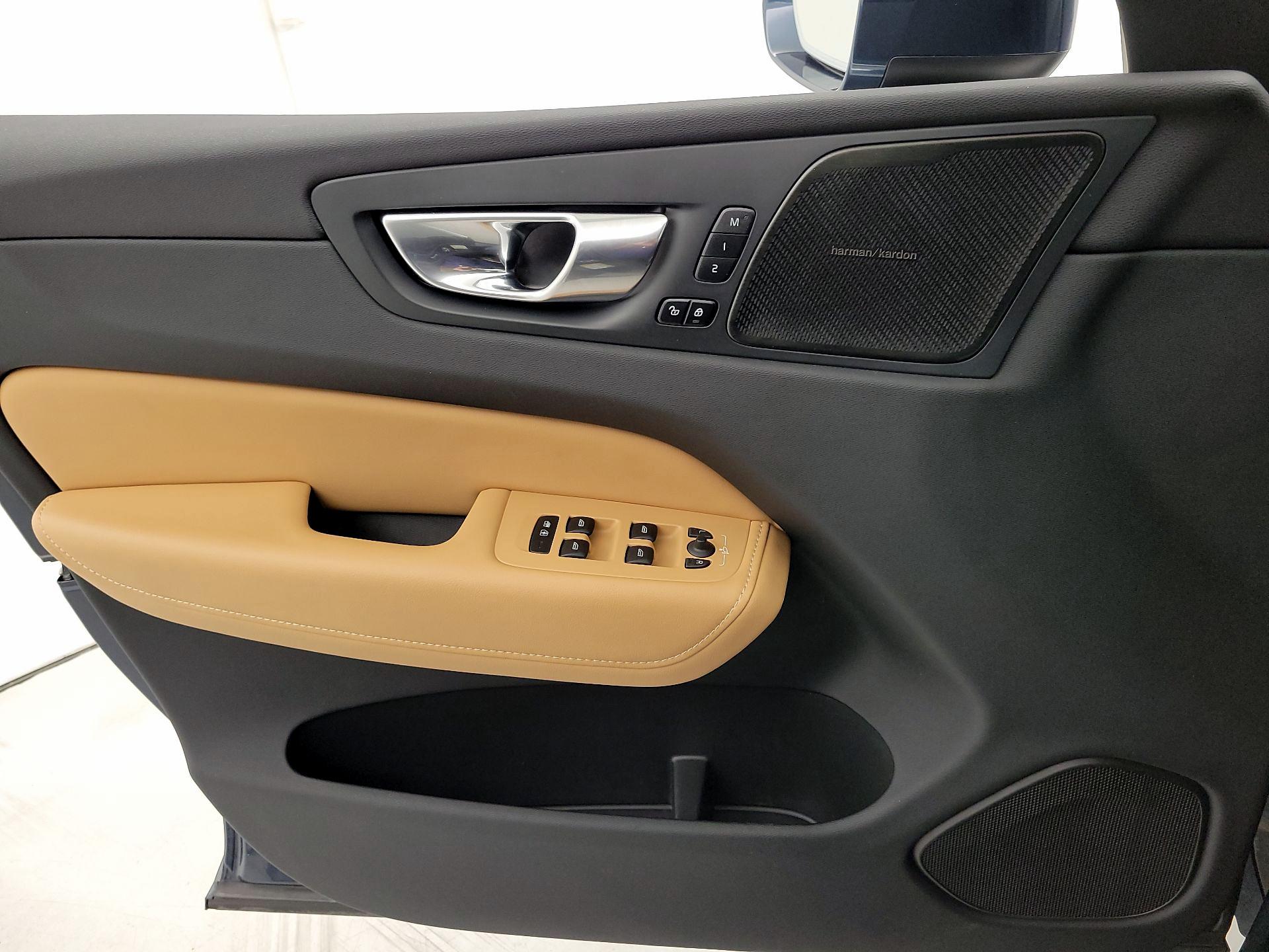 Thumbnail: 2023 Volvo XC60 - 12