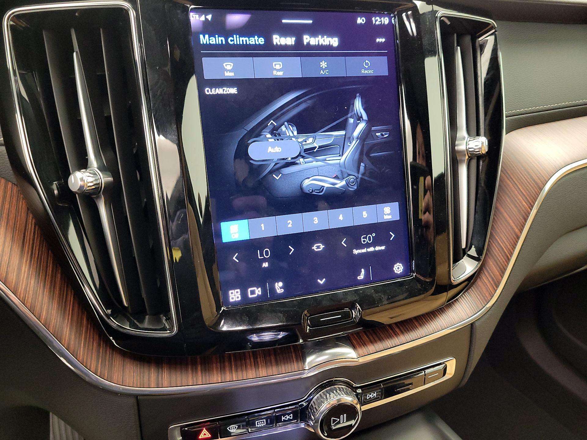 Thumbnail: 2023 Volvo XC60 - 17