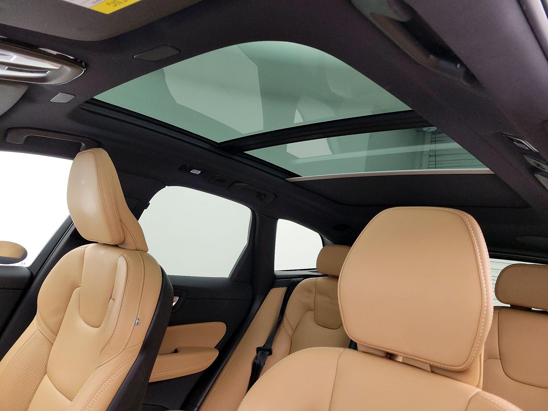 Thumbnail: 2023 Volvo XC60 - 20