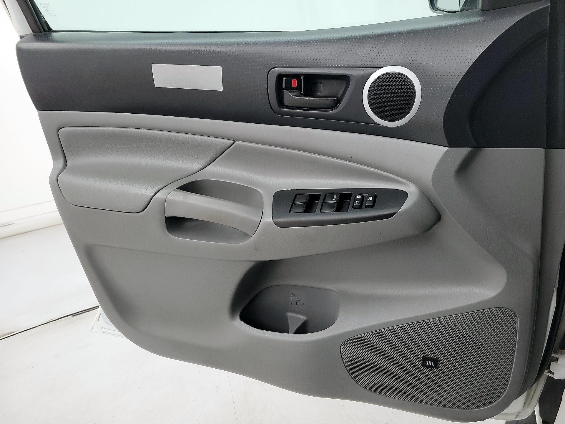 Thumbnail: 2014 Toyota Tacoma - 12