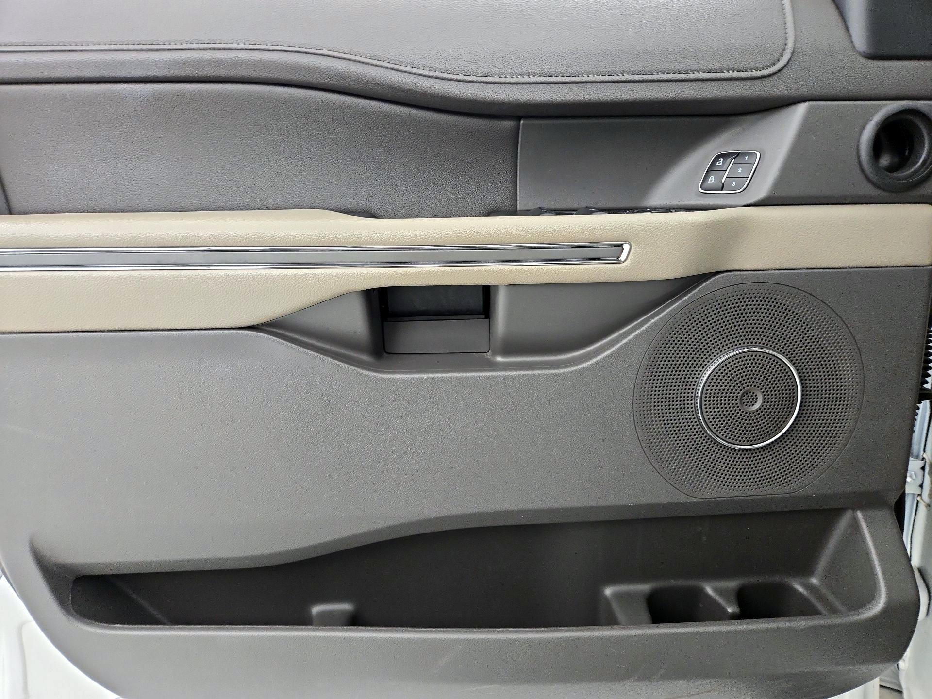 Thumbnail: 2020 Ford Expedition - 12