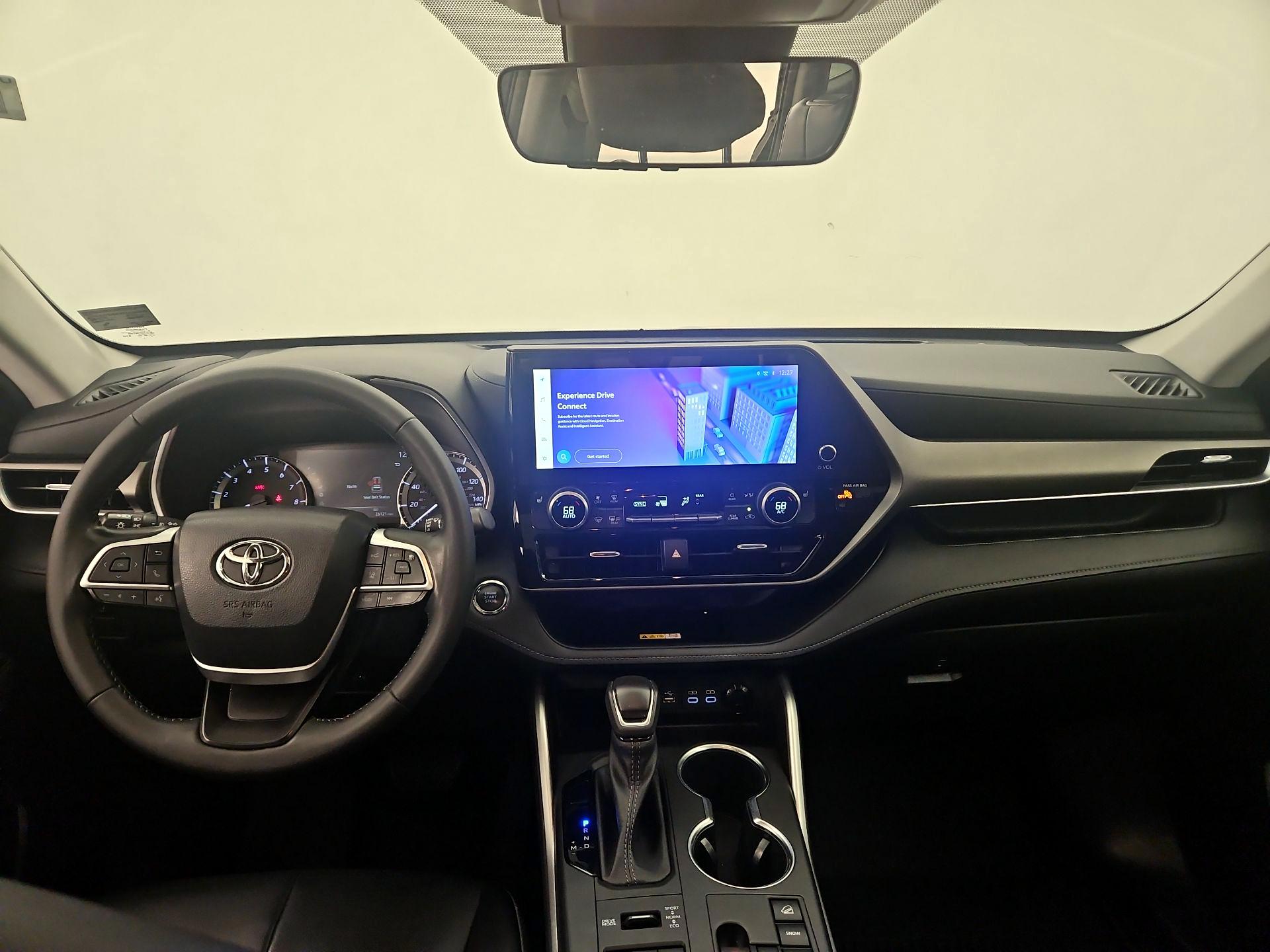 Thumbnail: 2023 Toyota Highlander - 9