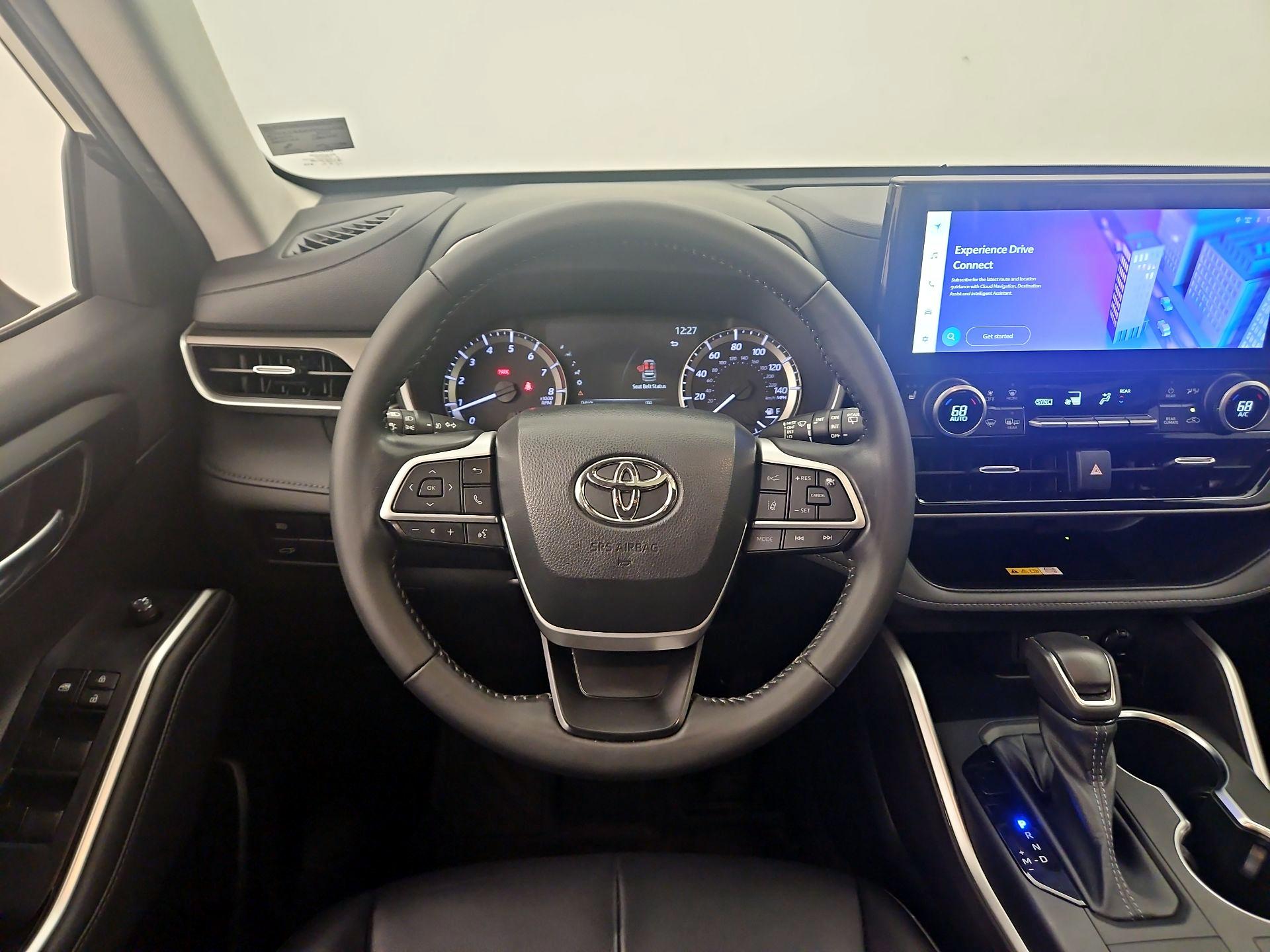 Thumbnail: 2023 Toyota Highlander - 10
