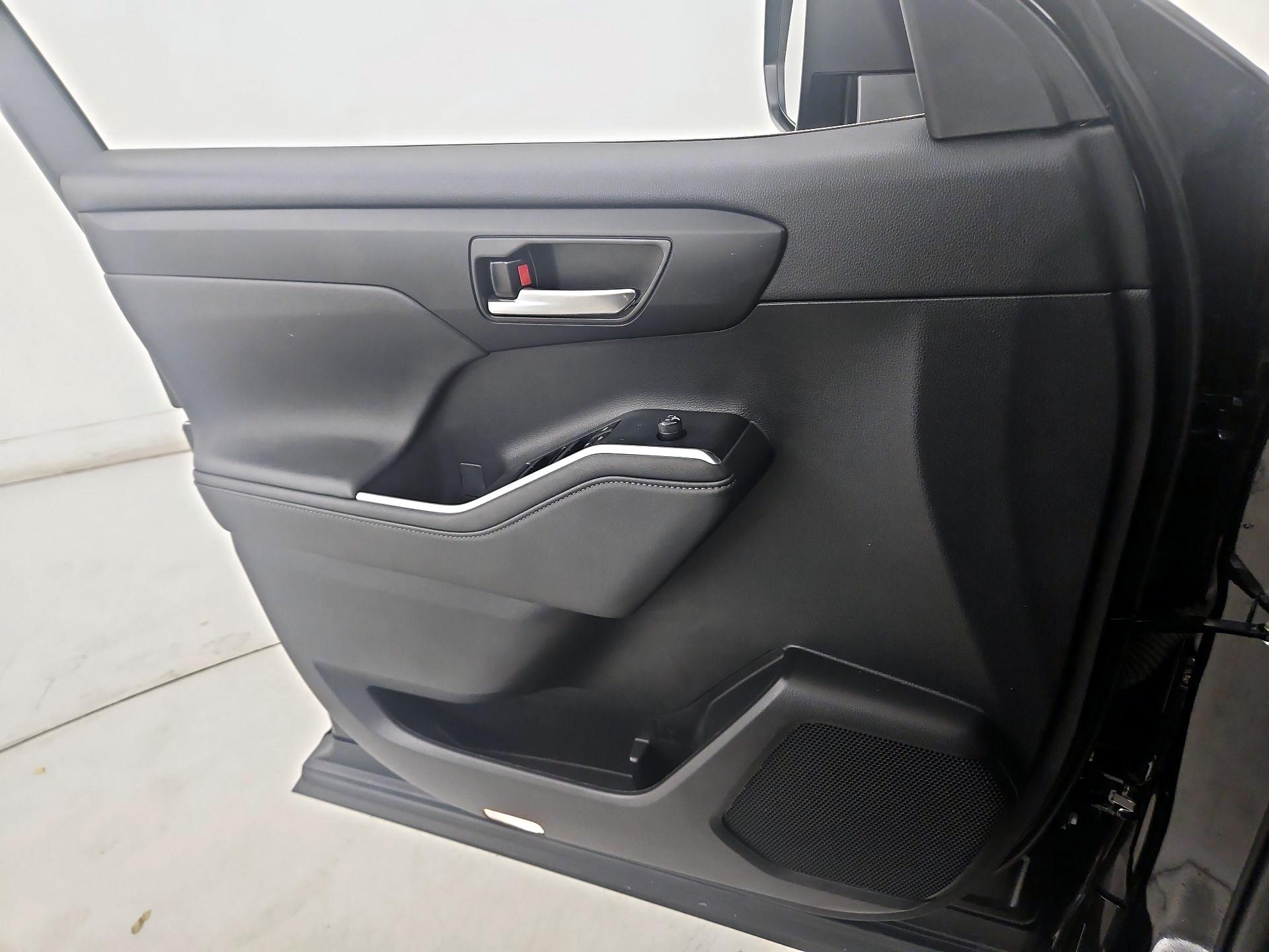 Thumbnail: 2023 Toyota Highlander - 12