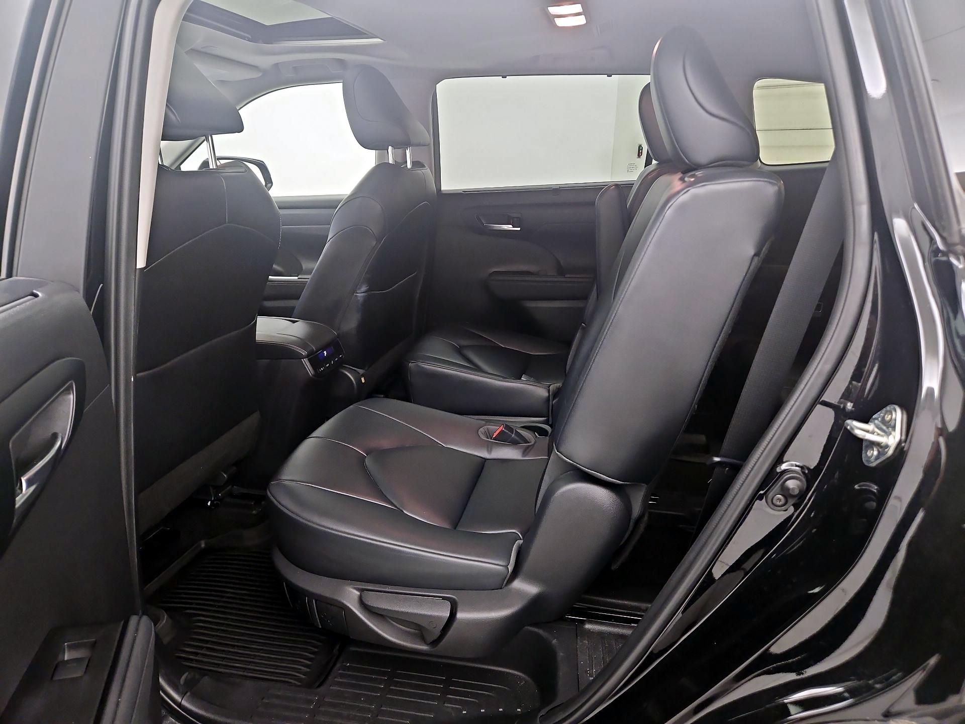Thumbnail: 2023 Toyota Highlander - 20
