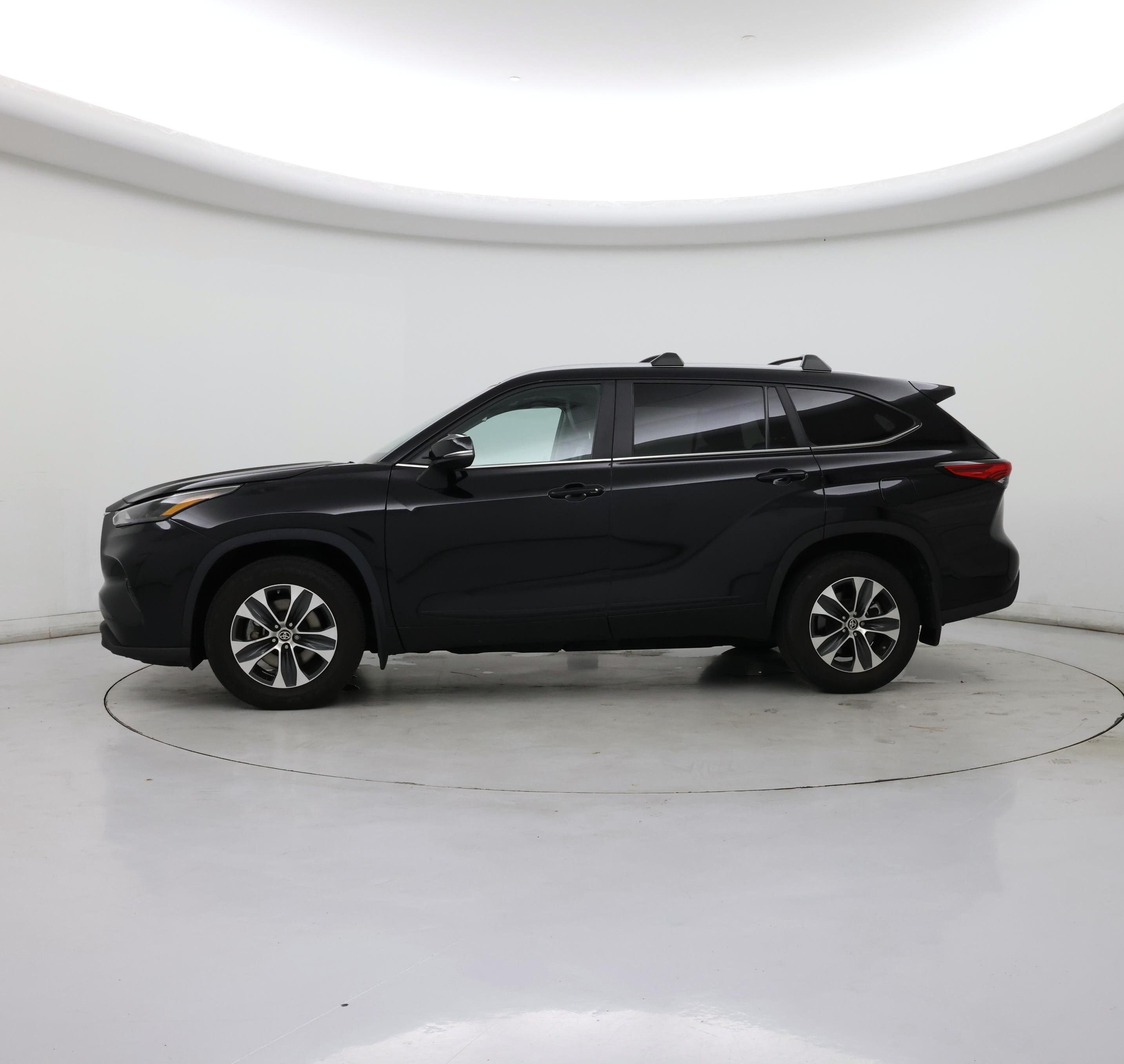 Thumbnail: 2023 Toyota Highlander - 3