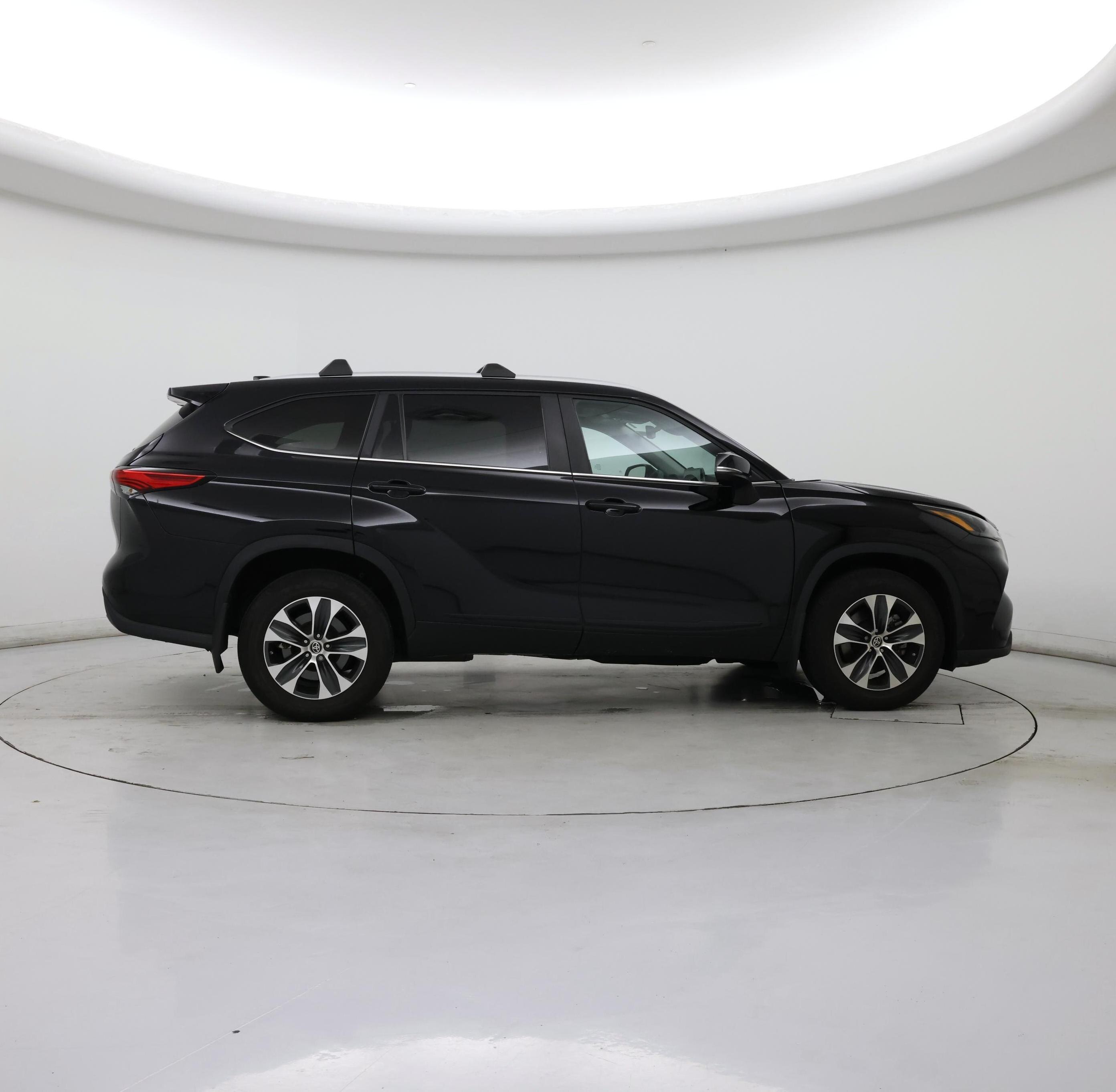 Thumbnail: 2023 Toyota Highlander - 7