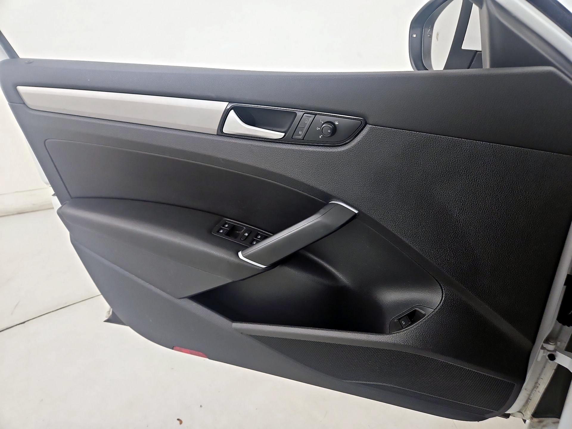 Thumbnail: 2020 Volkswagen Passat - 12