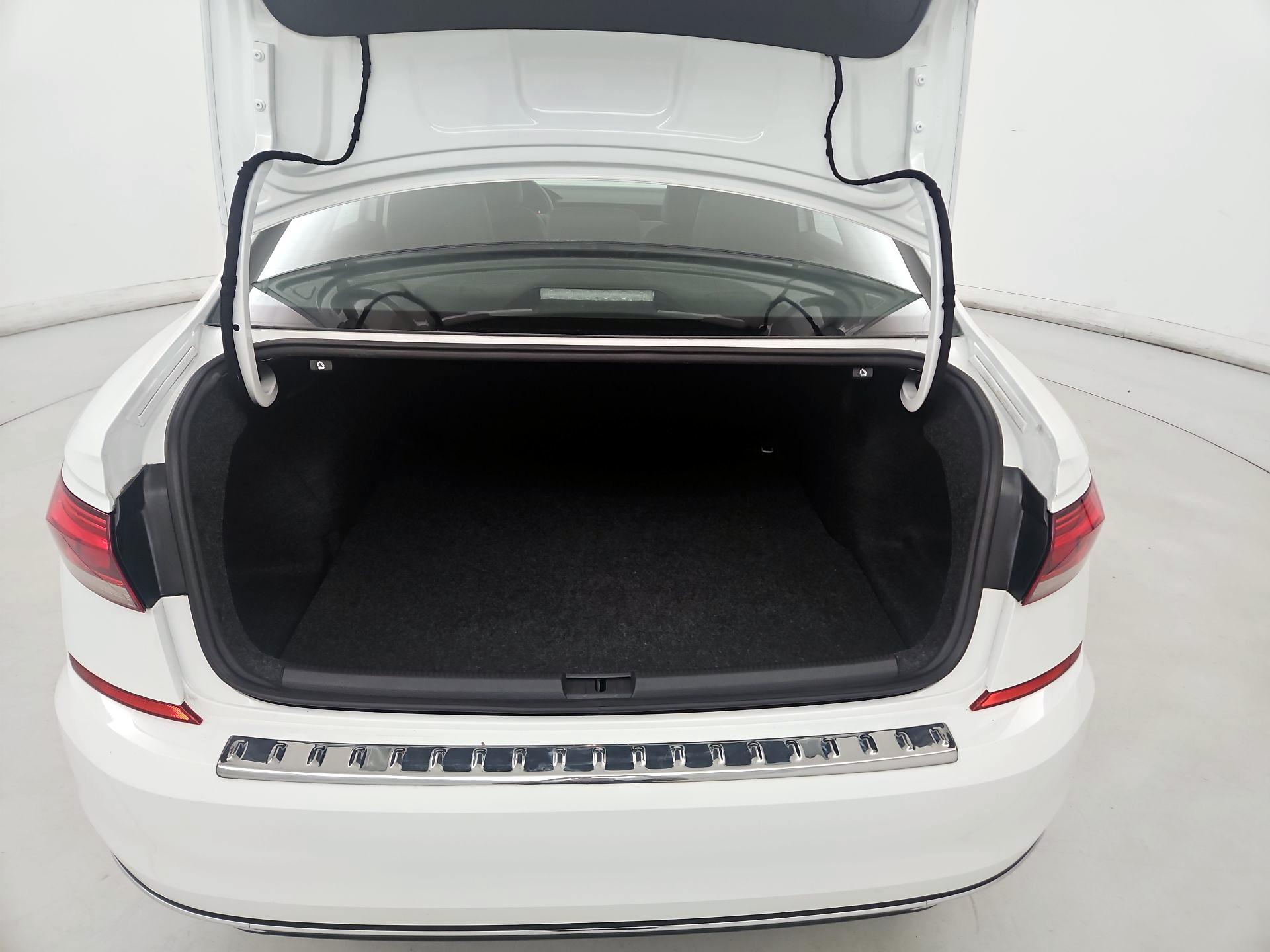 Thumbnail: 2020 Volkswagen Passat - 20