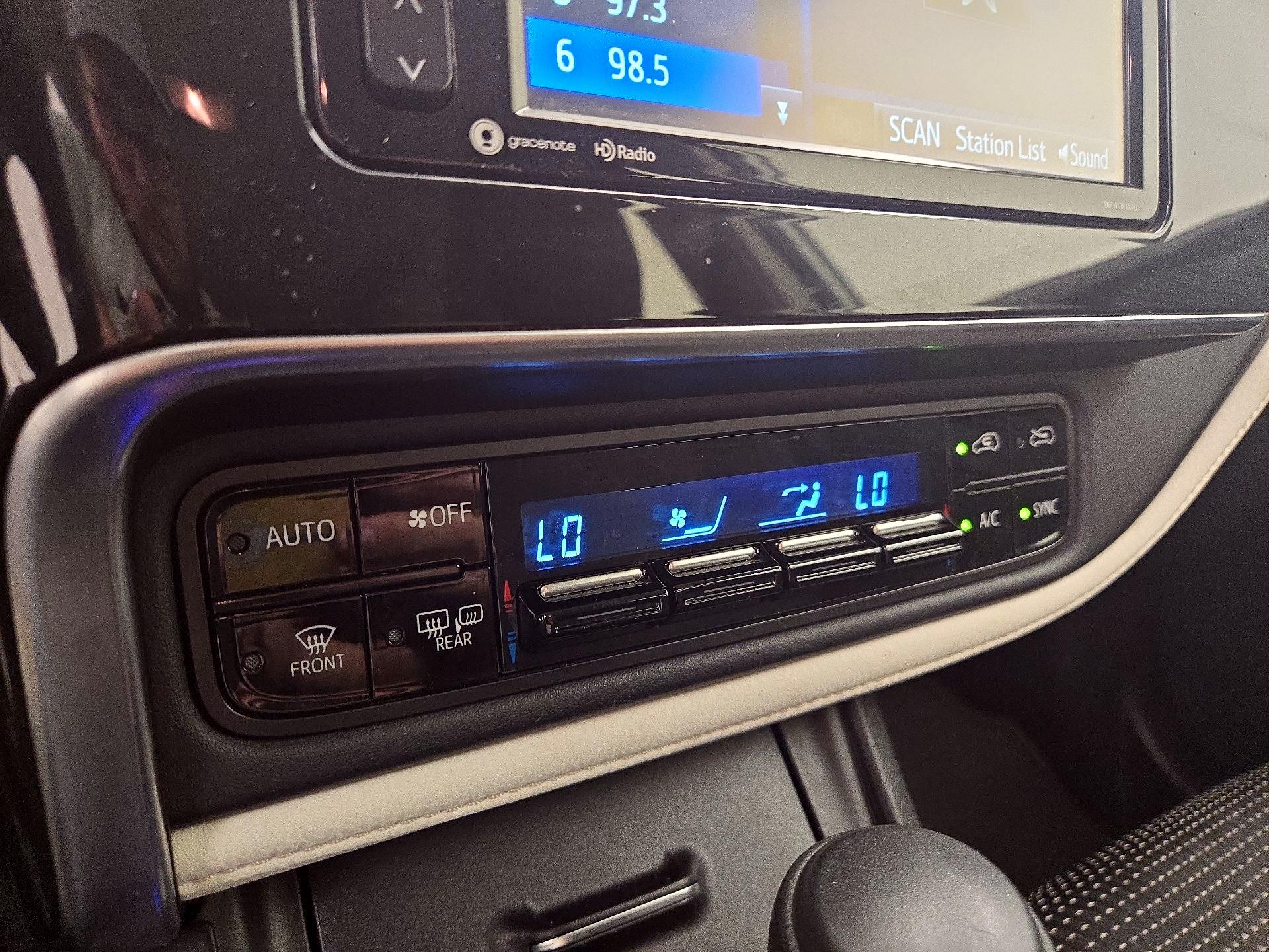 Thumbnail: 2018 Toyota Corolla iM - 16