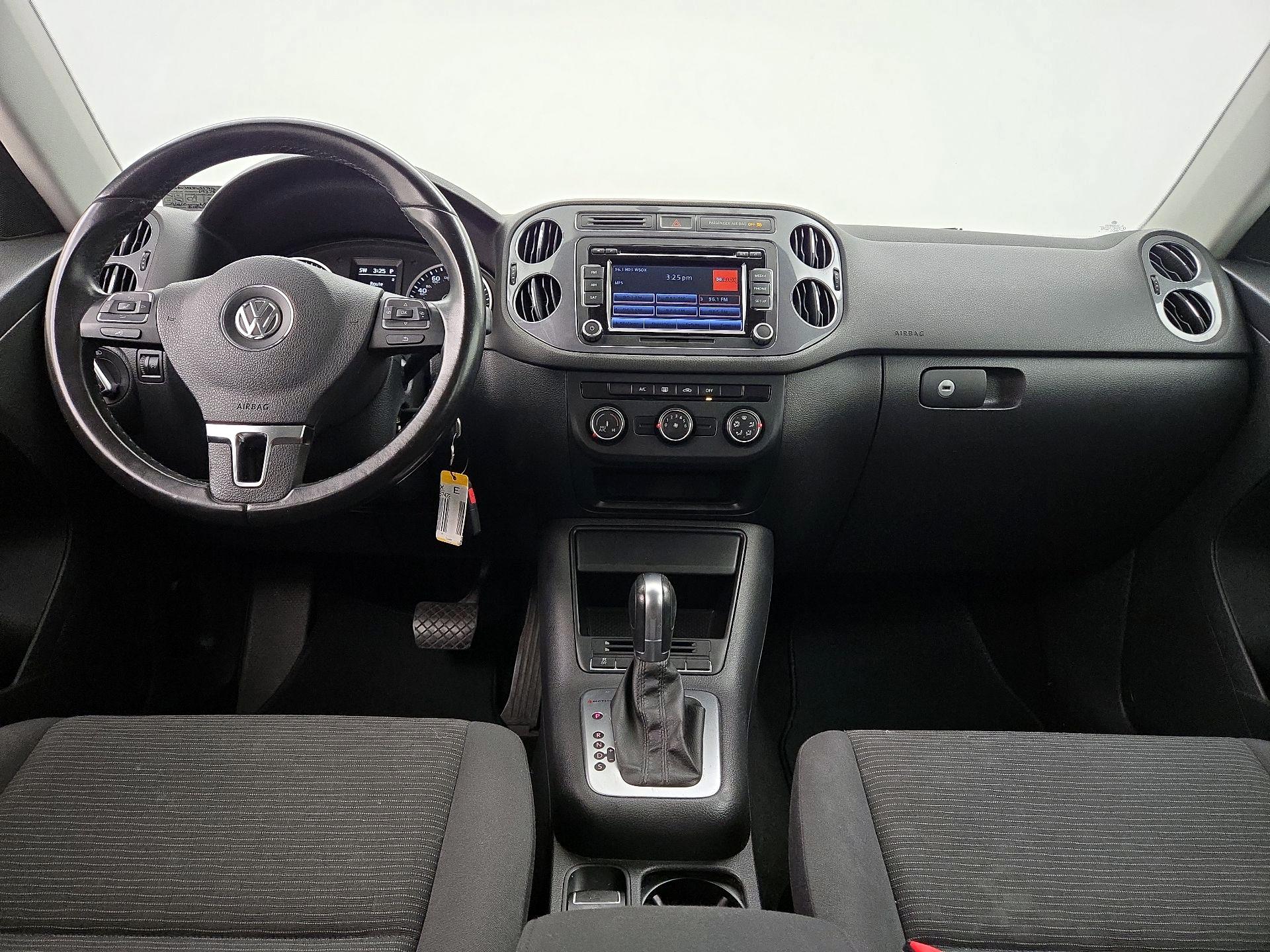 Thumbnail: 2015 Volkswagen Tiguan - 9