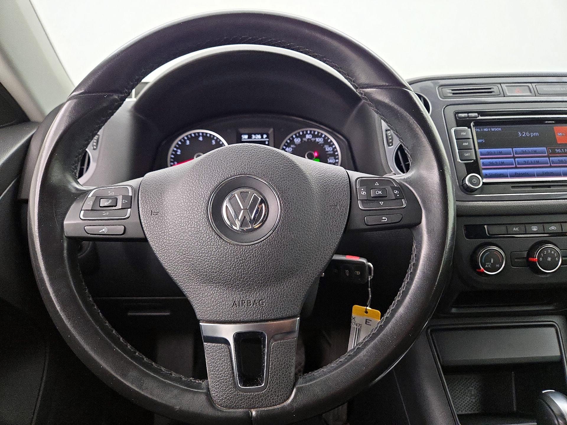 Thumbnail: 2015 Volkswagen Tiguan - 10