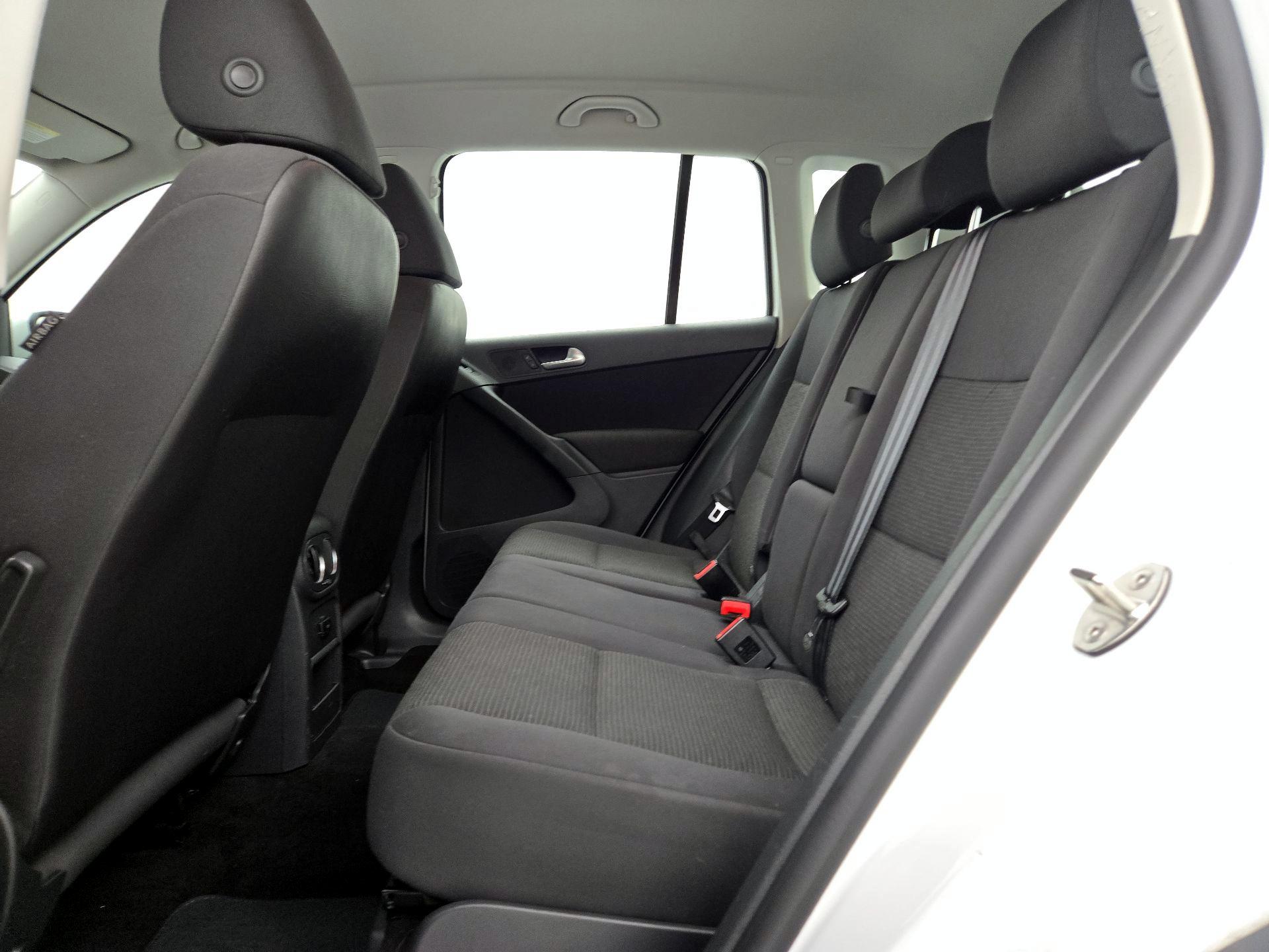 Thumbnail: 2015 Volkswagen Tiguan - 18