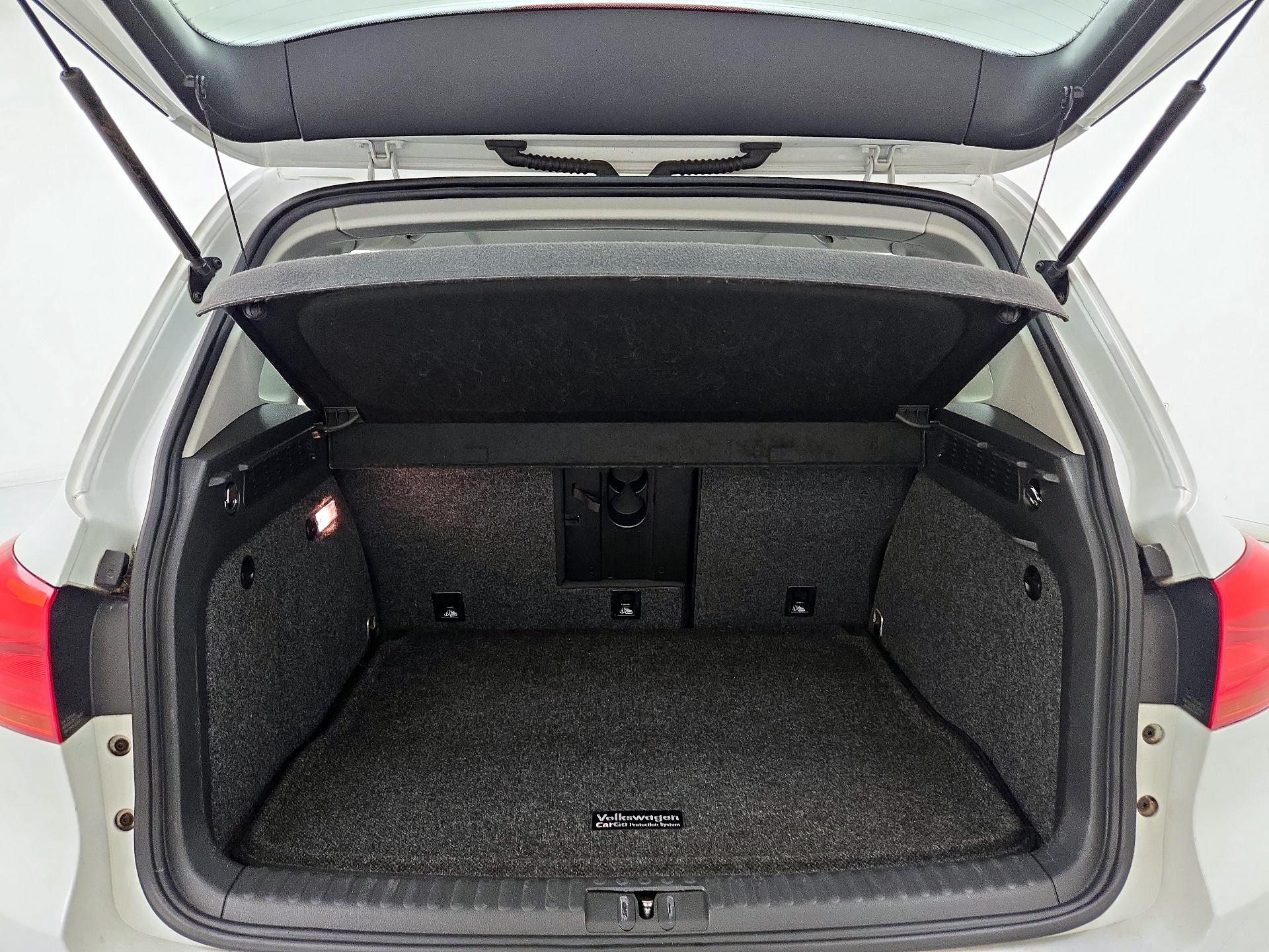 Thumbnail: 2015 Volkswagen Tiguan - 19