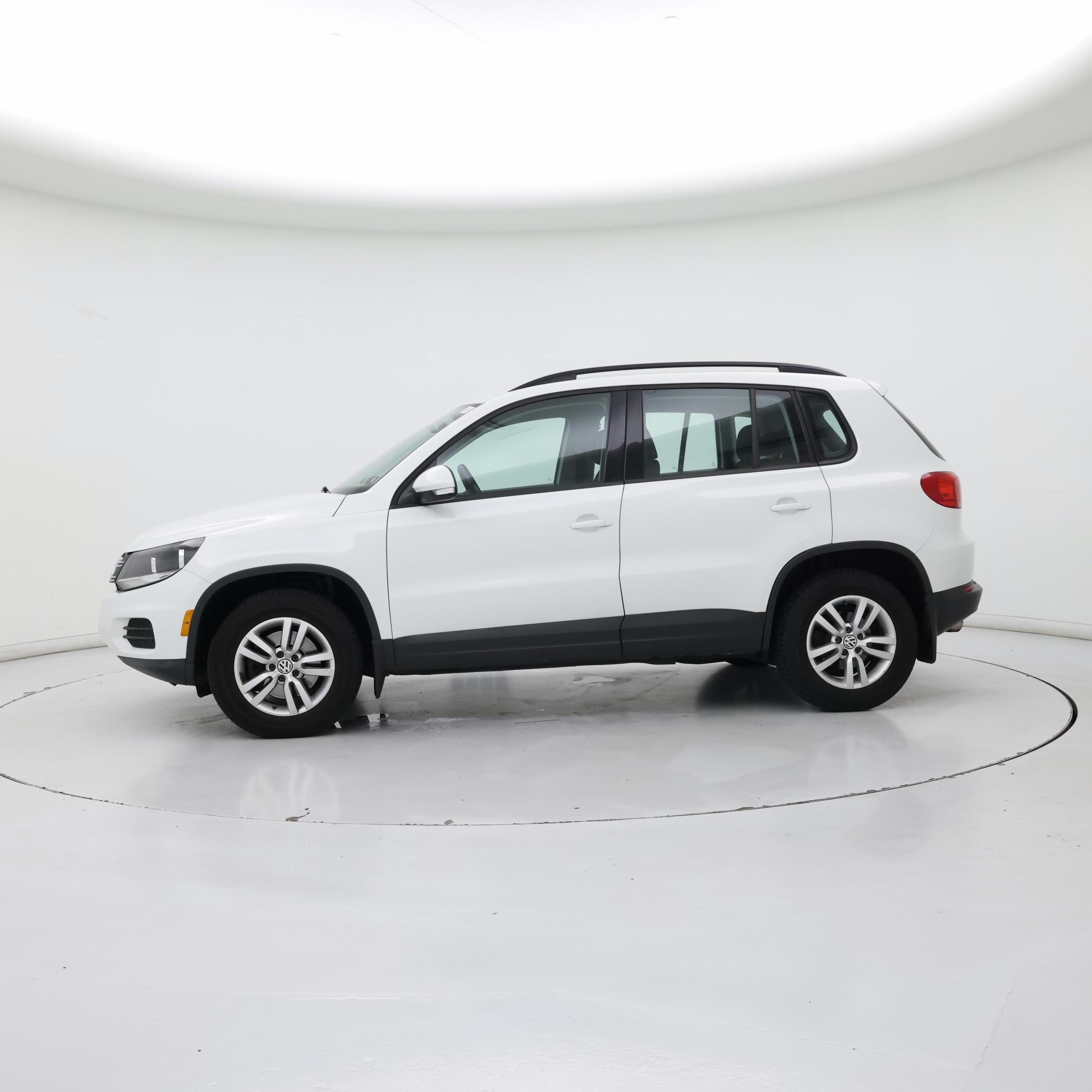 Thumbnail: 2015 Volkswagen Tiguan - 3