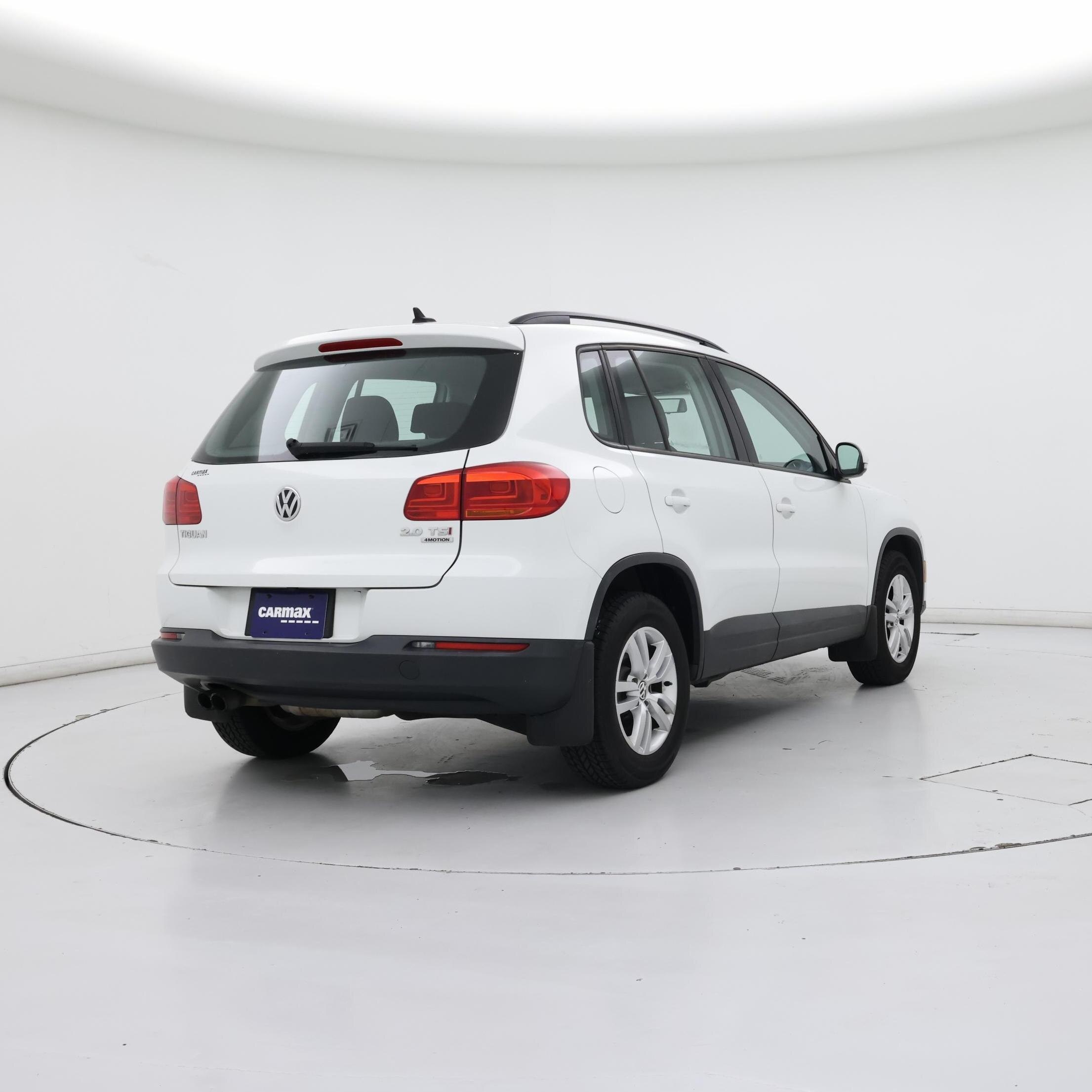 Thumbnail: 2015 Volkswagen Tiguan - 8