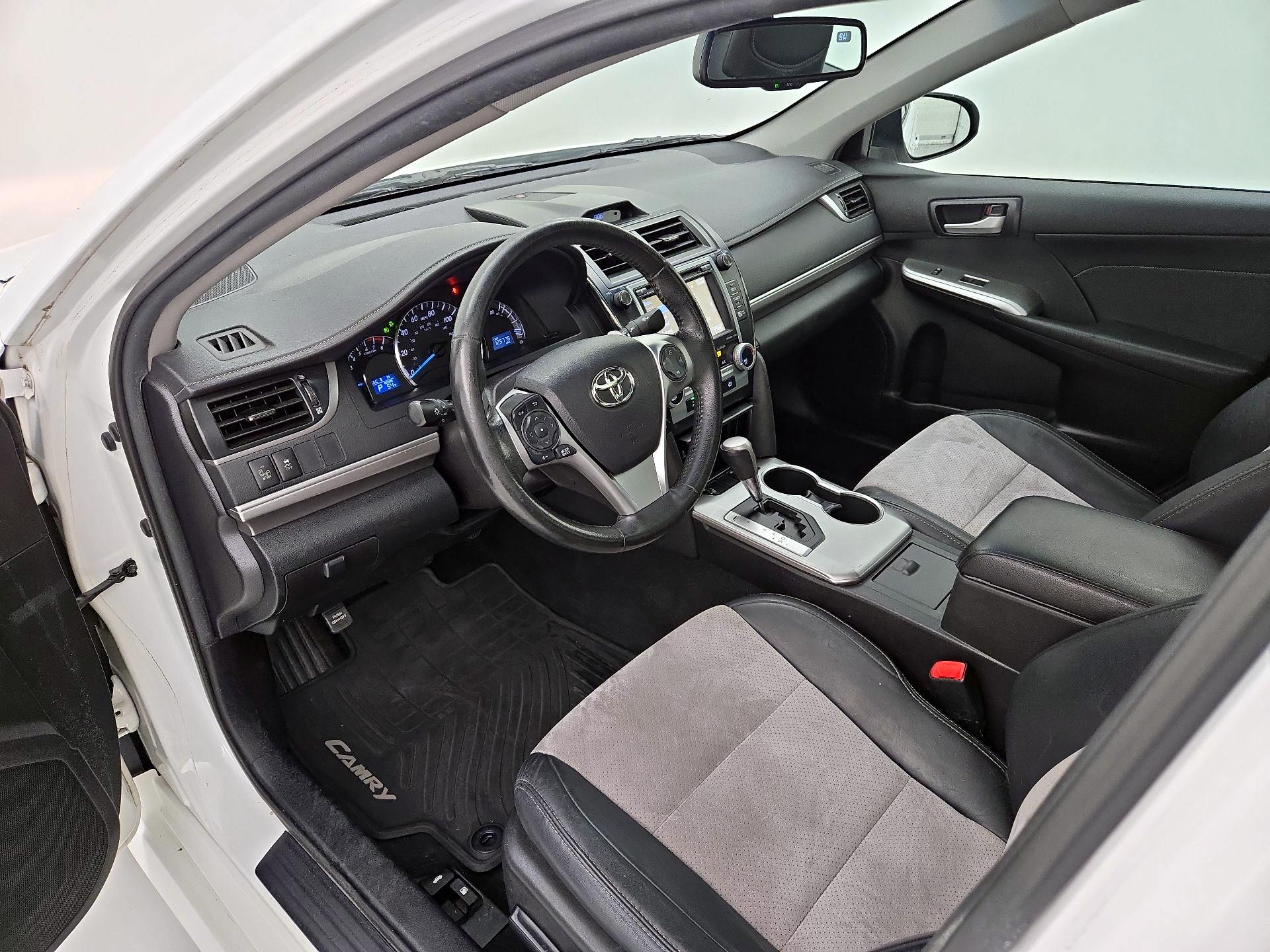 Thumbnail: 2014 Toyota Camry - 11