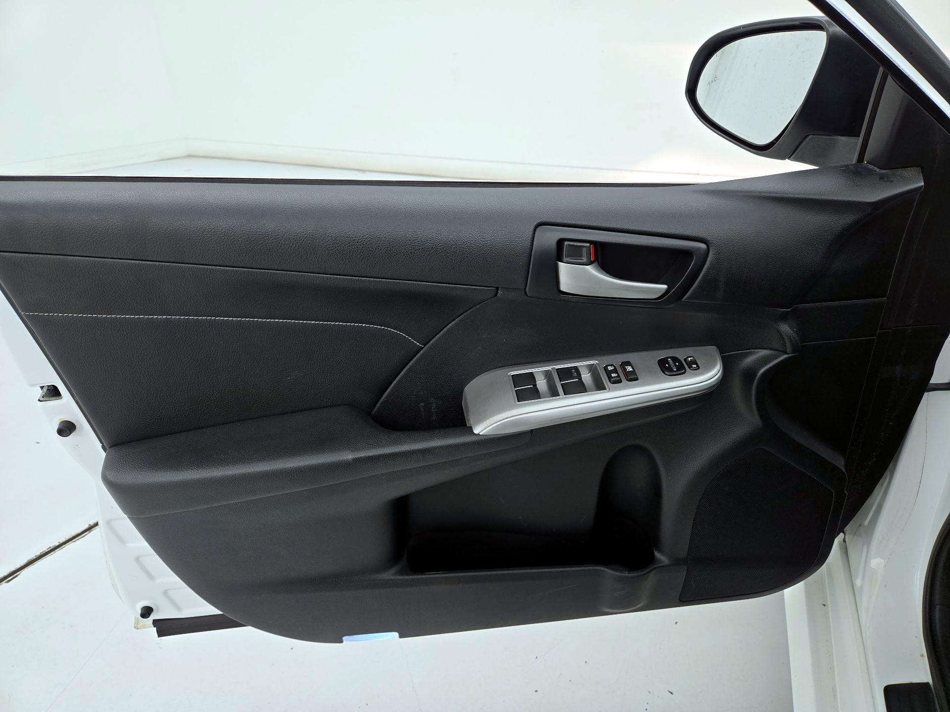 Thumbnail: 2014 Toyota Camry - 12