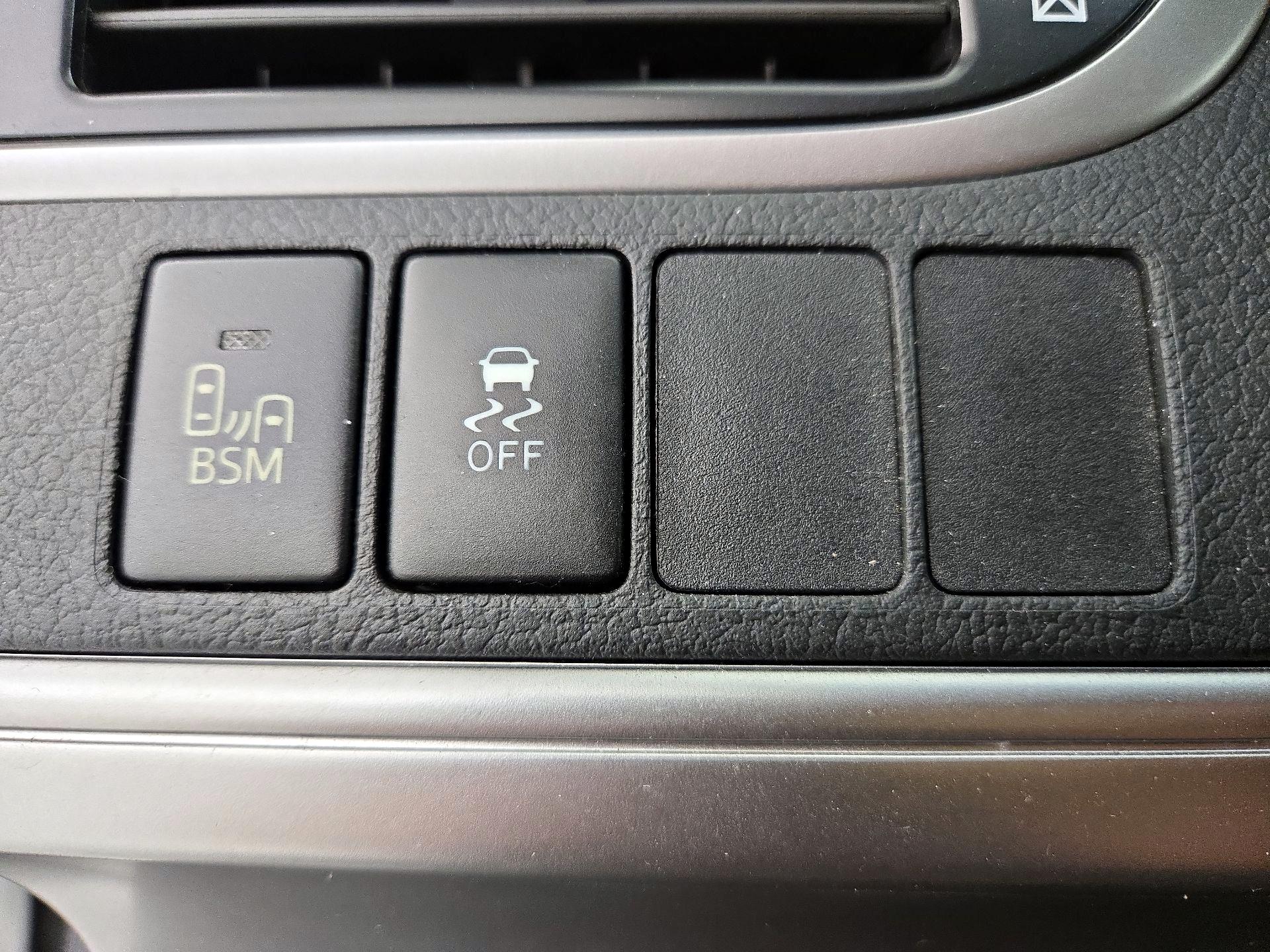 Thumbnail: 2014 Toyota Camry - 13