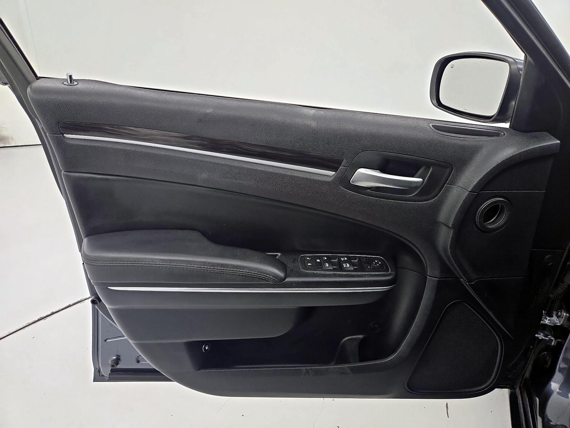 Thumbnail: 2016 Chrysler 300 - 12