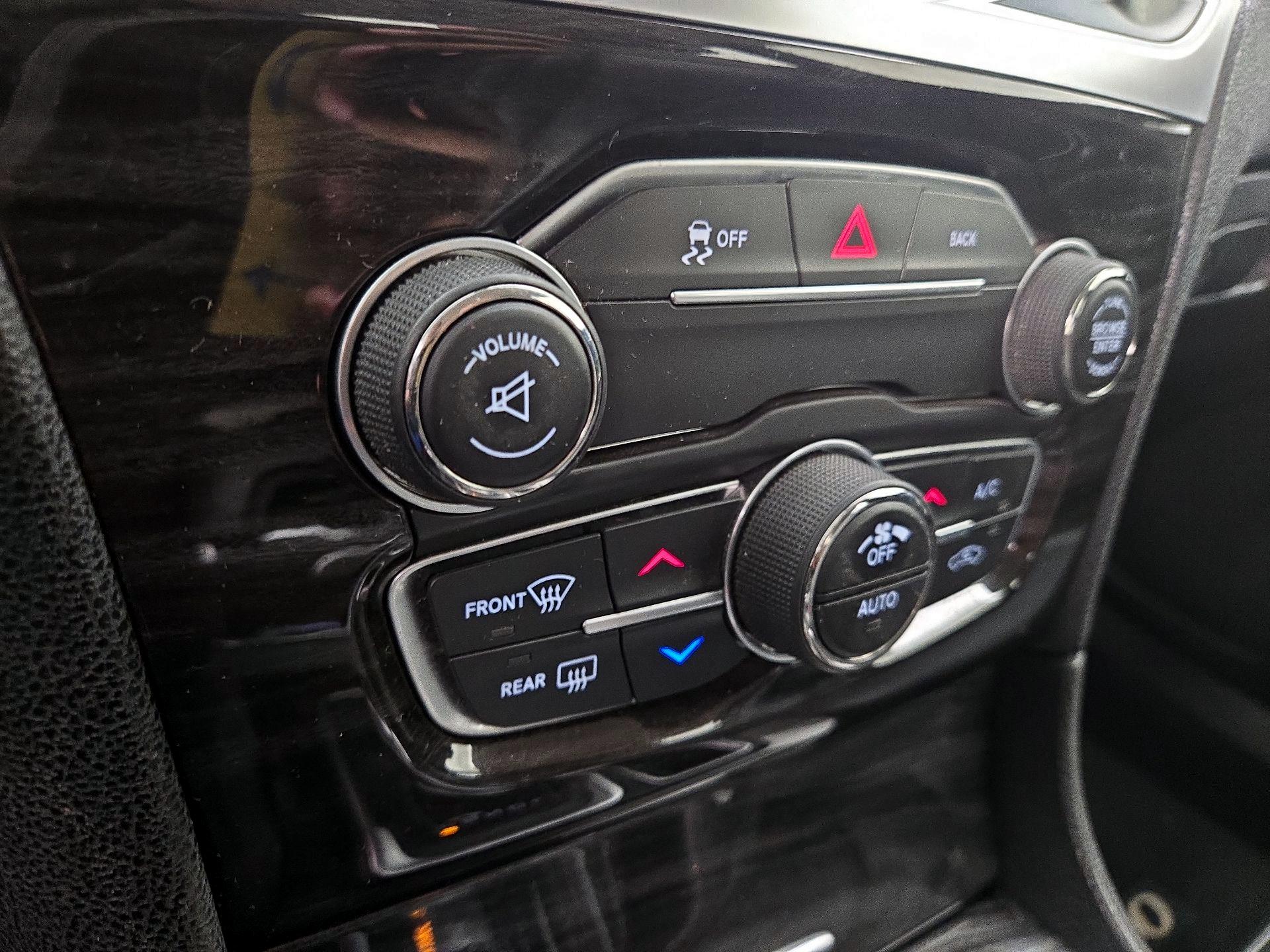 Thumbnail: 2016 Chrysler 300 - 16
