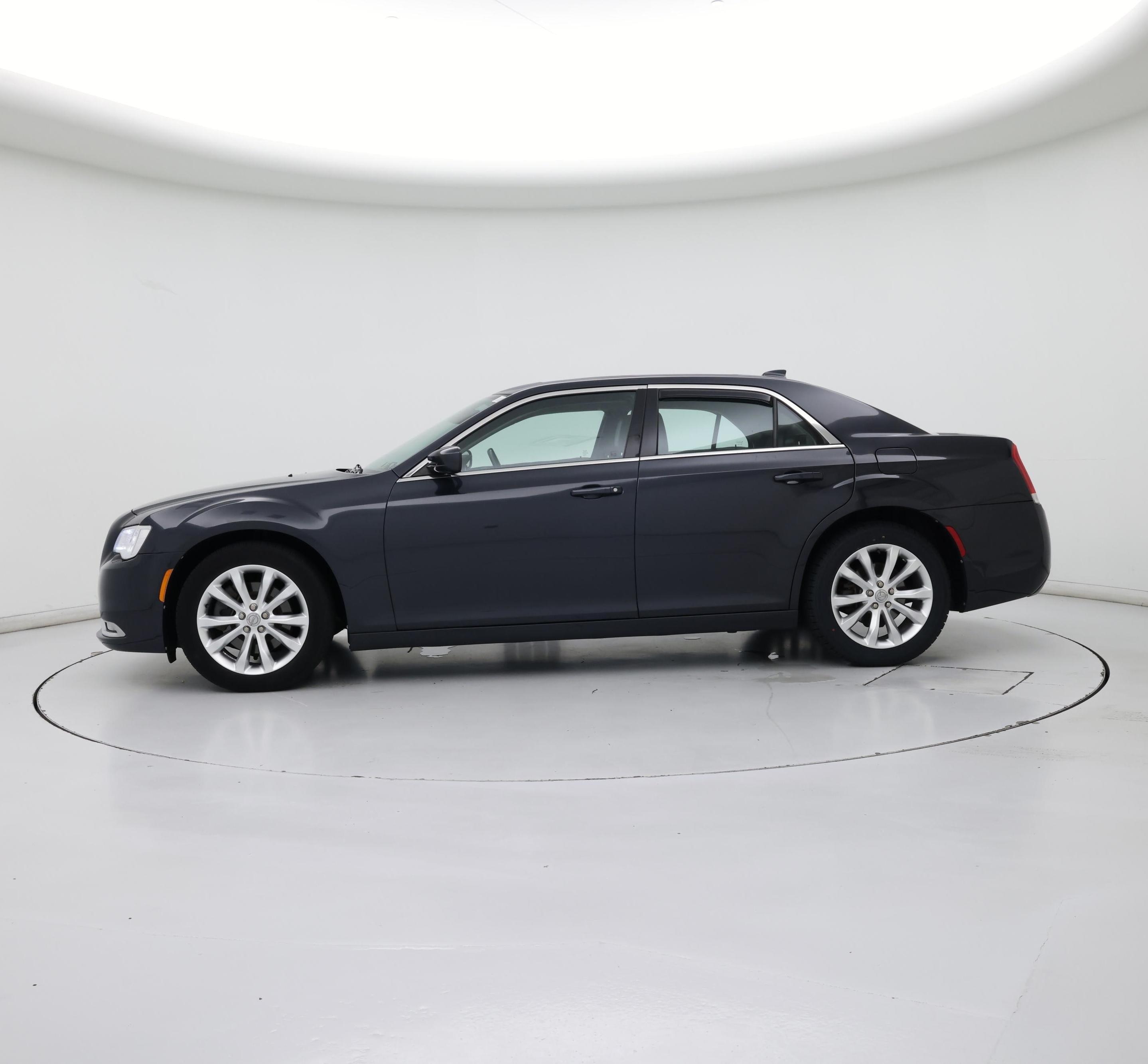 Thumbnail: 2016 Chrysler 300 - 3