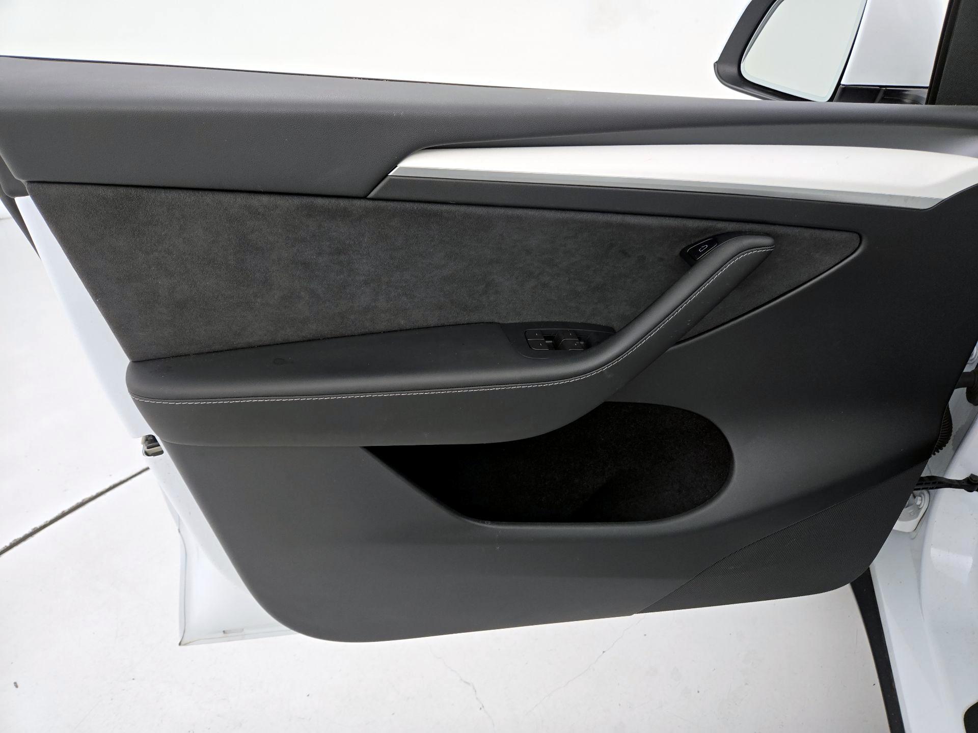 Thumbnail: 2023 Tesla Model Y - 12