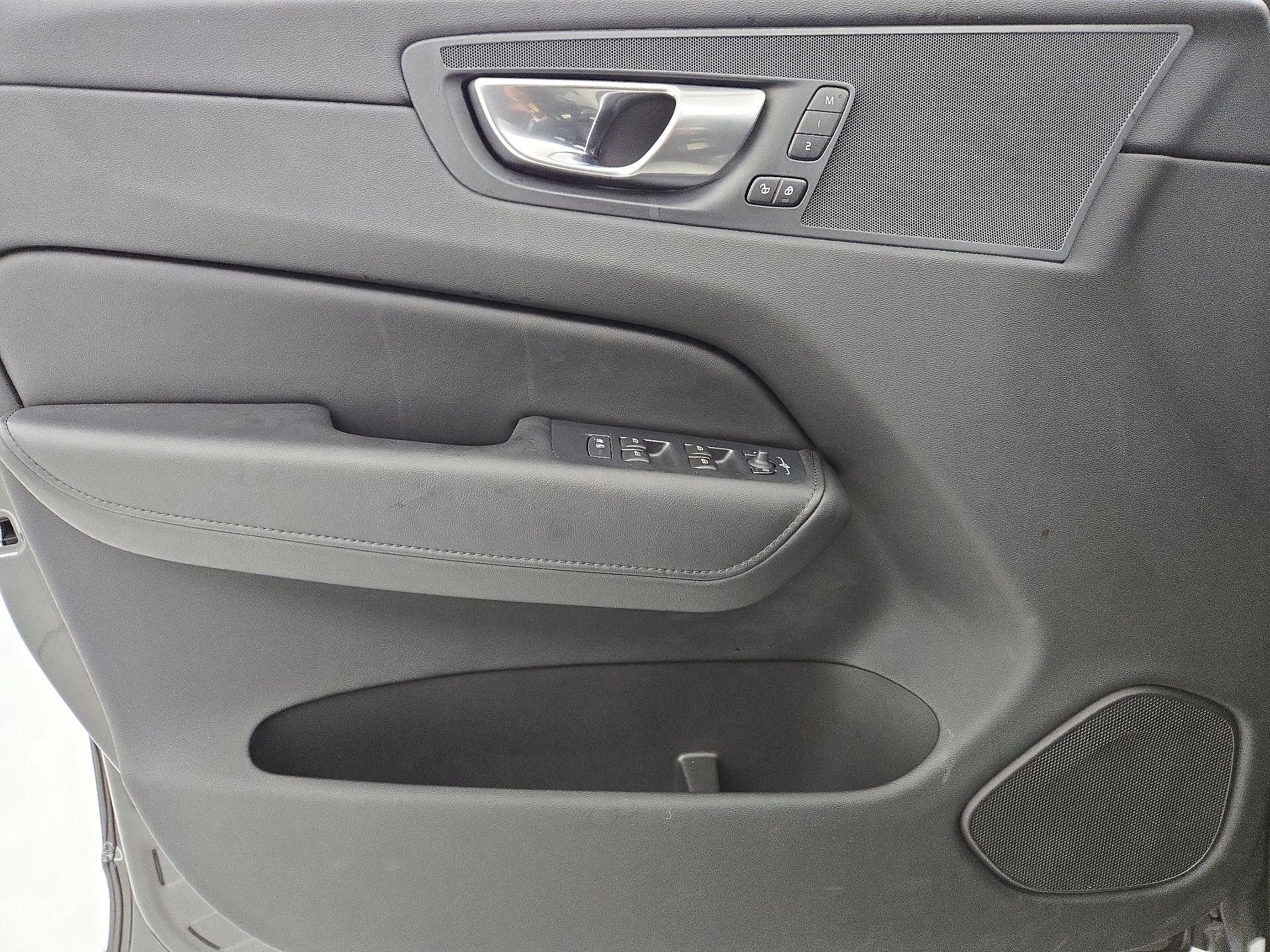 Thumbnail: 2024 Volvo XC60 - 12