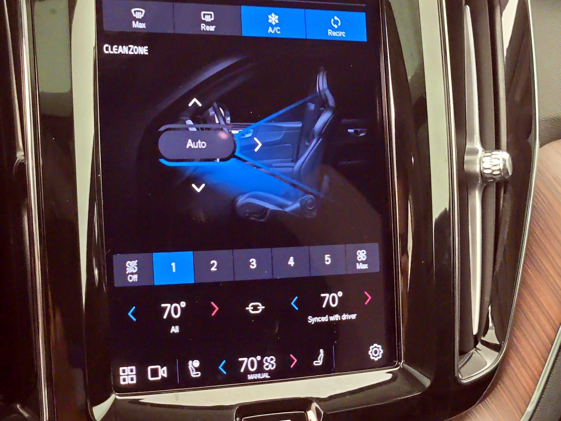 Thumbnail: 2024 Volvo XC60 - 16