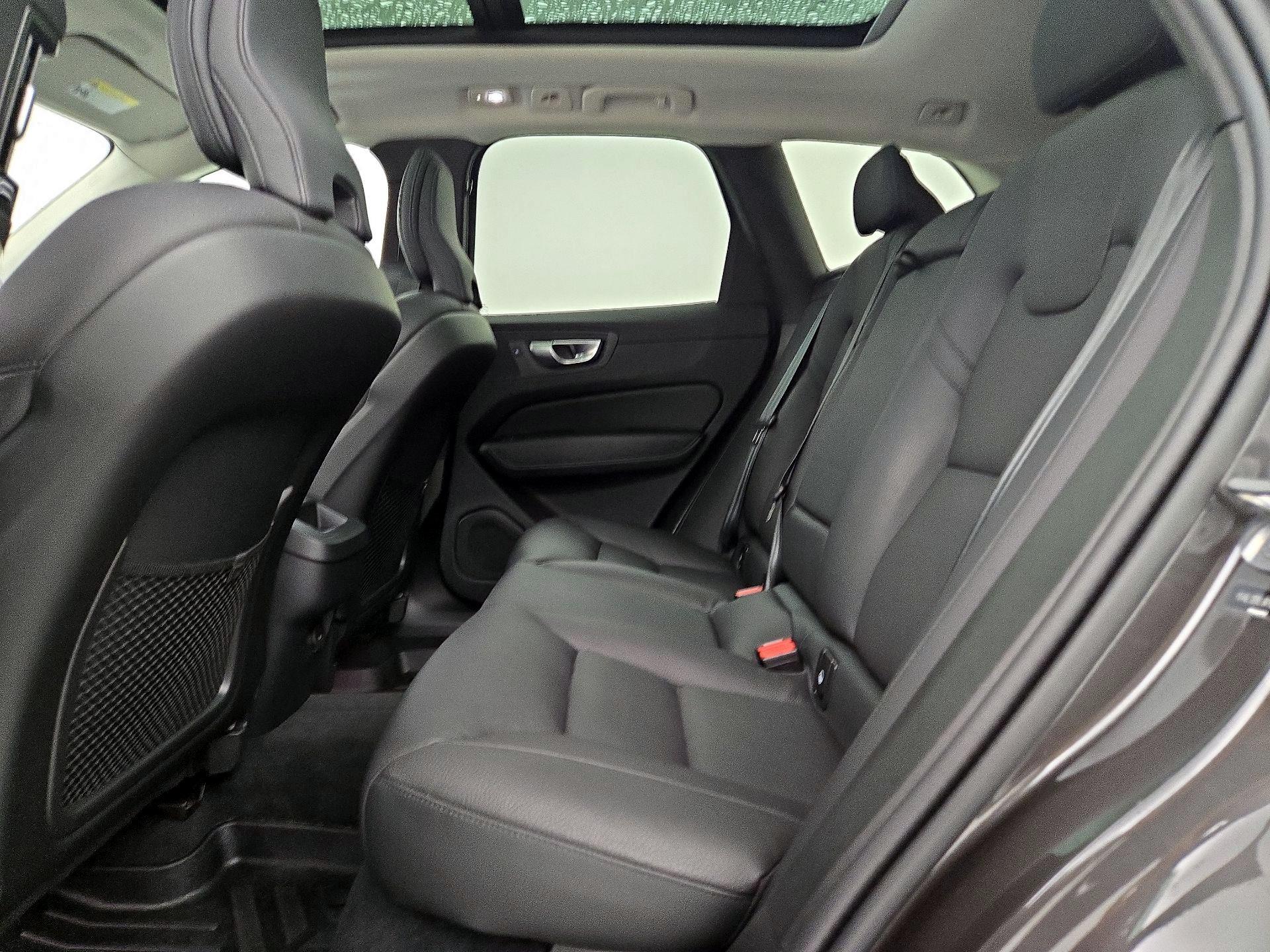 Thumbnail: 2024 Volvo XC60 - 20