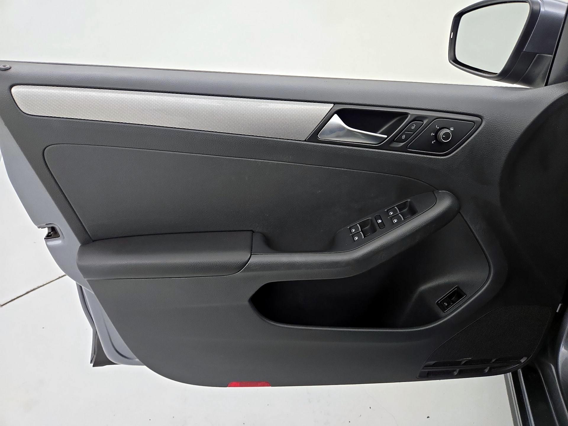 Thumbnail: 2015 Volkswagen Jetta - 12
