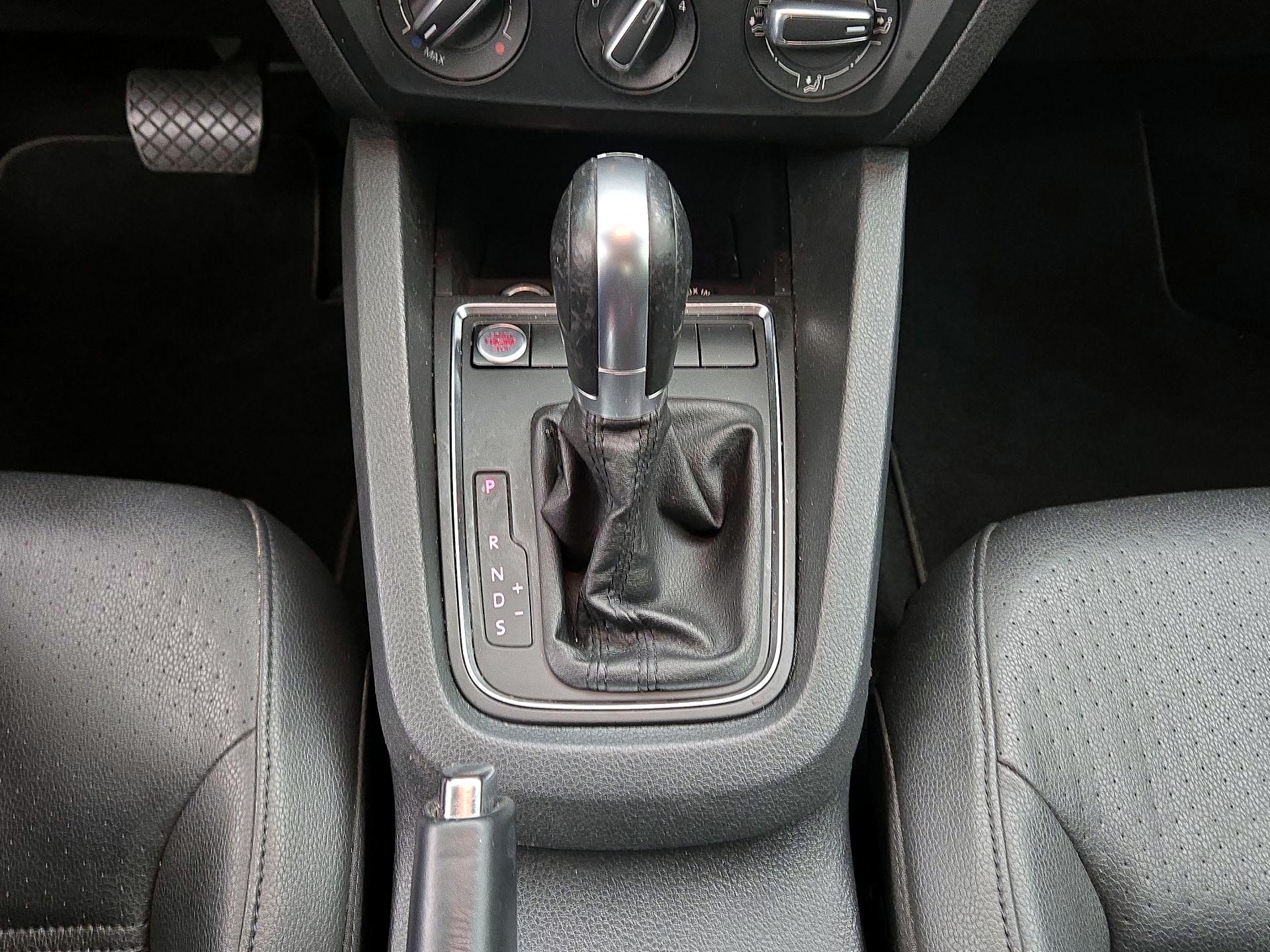 Thumbnail: 2015 Volkswagen Jetta - 17
