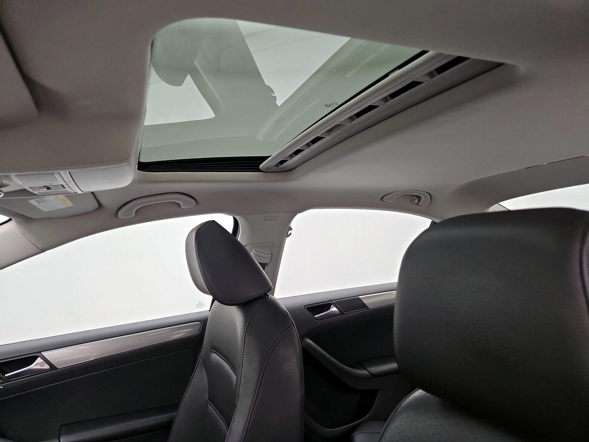Thumbnail: 2015 Volkswagen Jetta - 18