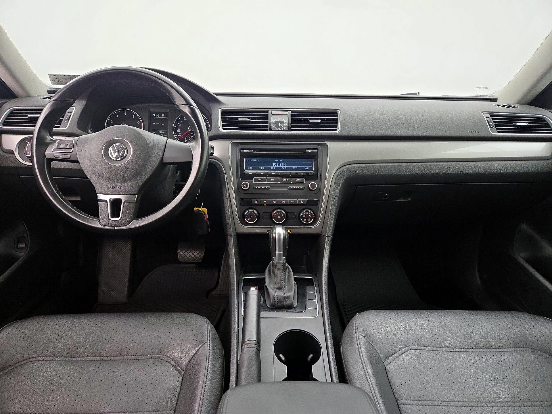 Thumbnail: 2015 Volkswagen Passat - 9