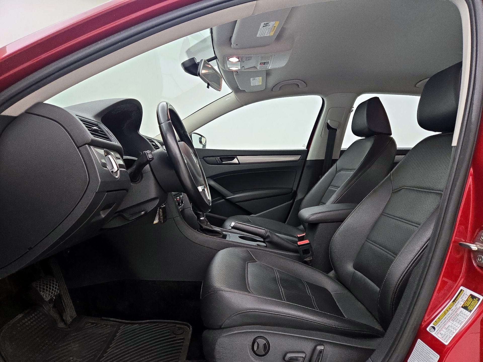 Thumbnail: 2015 Volkswagen Passat - 11