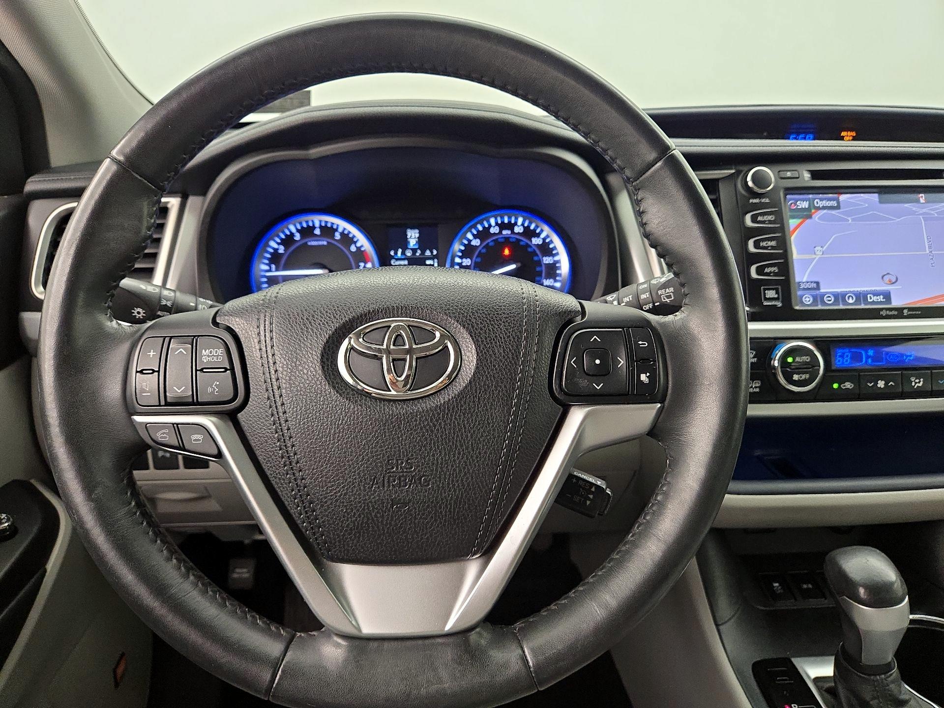 Thumbnail: 2015 Toyota Highlander - 10