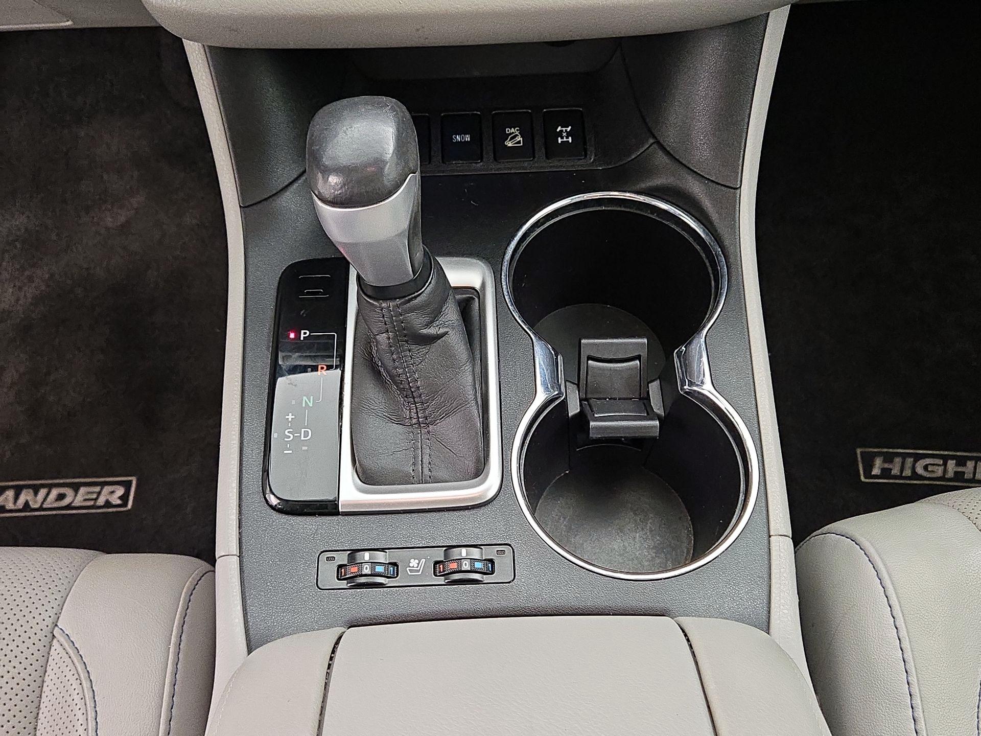 Thumbnail: 2015 Toyota Highlander - 17