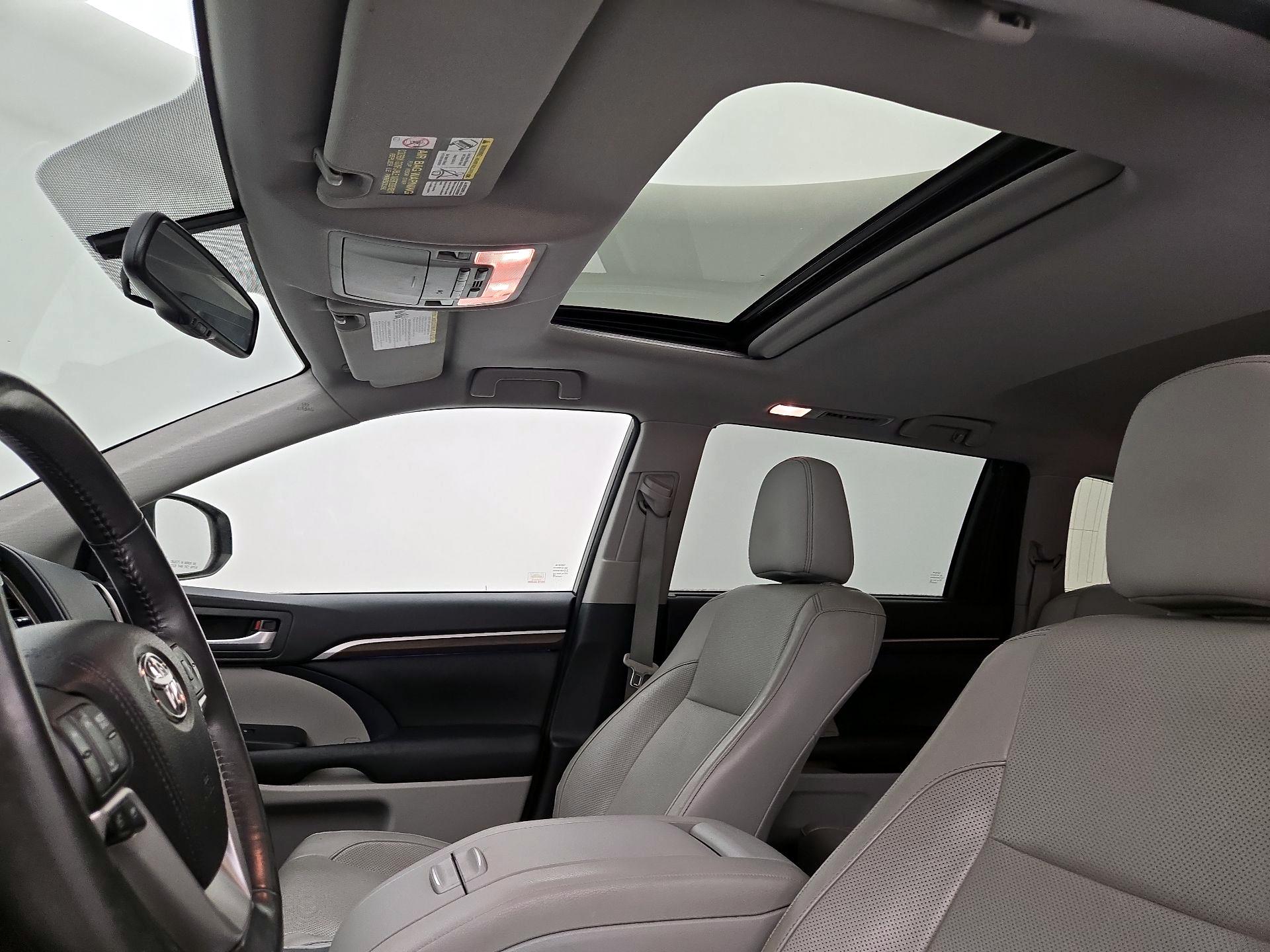 Thumbnail: 2015 Toyota Highlander - 19