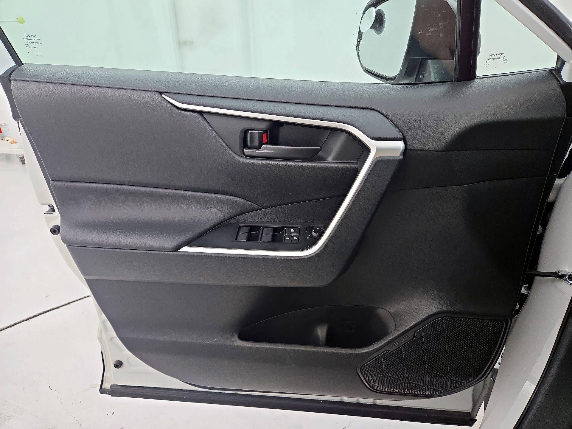 Thumbnail: 2025 Toyota RAV4 - 12