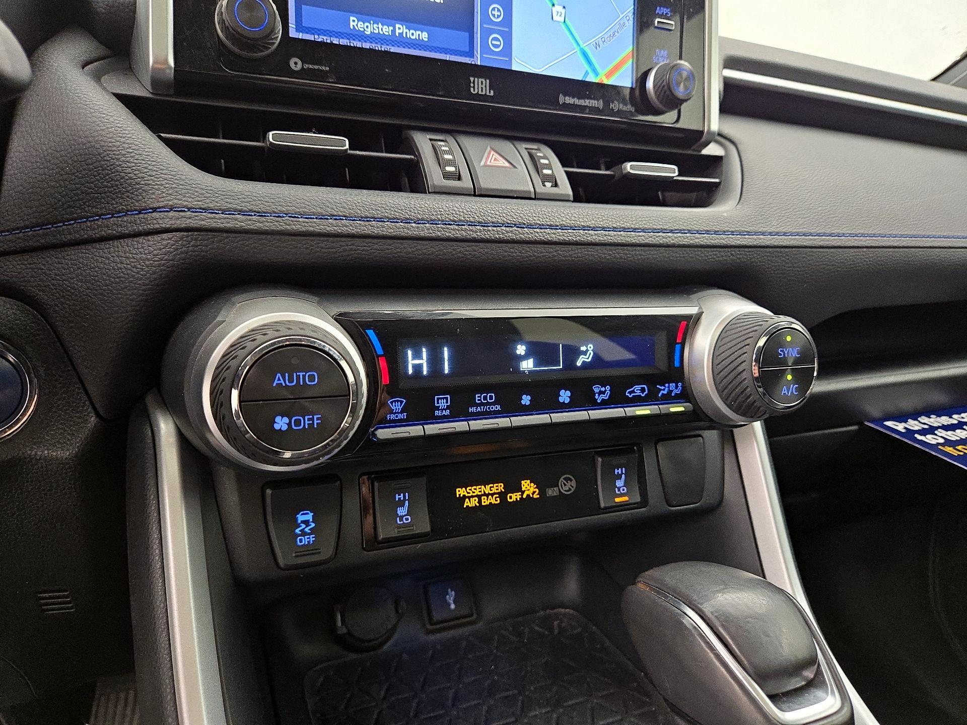 Thumbnail: 2020 Toyota RAV4 - 17