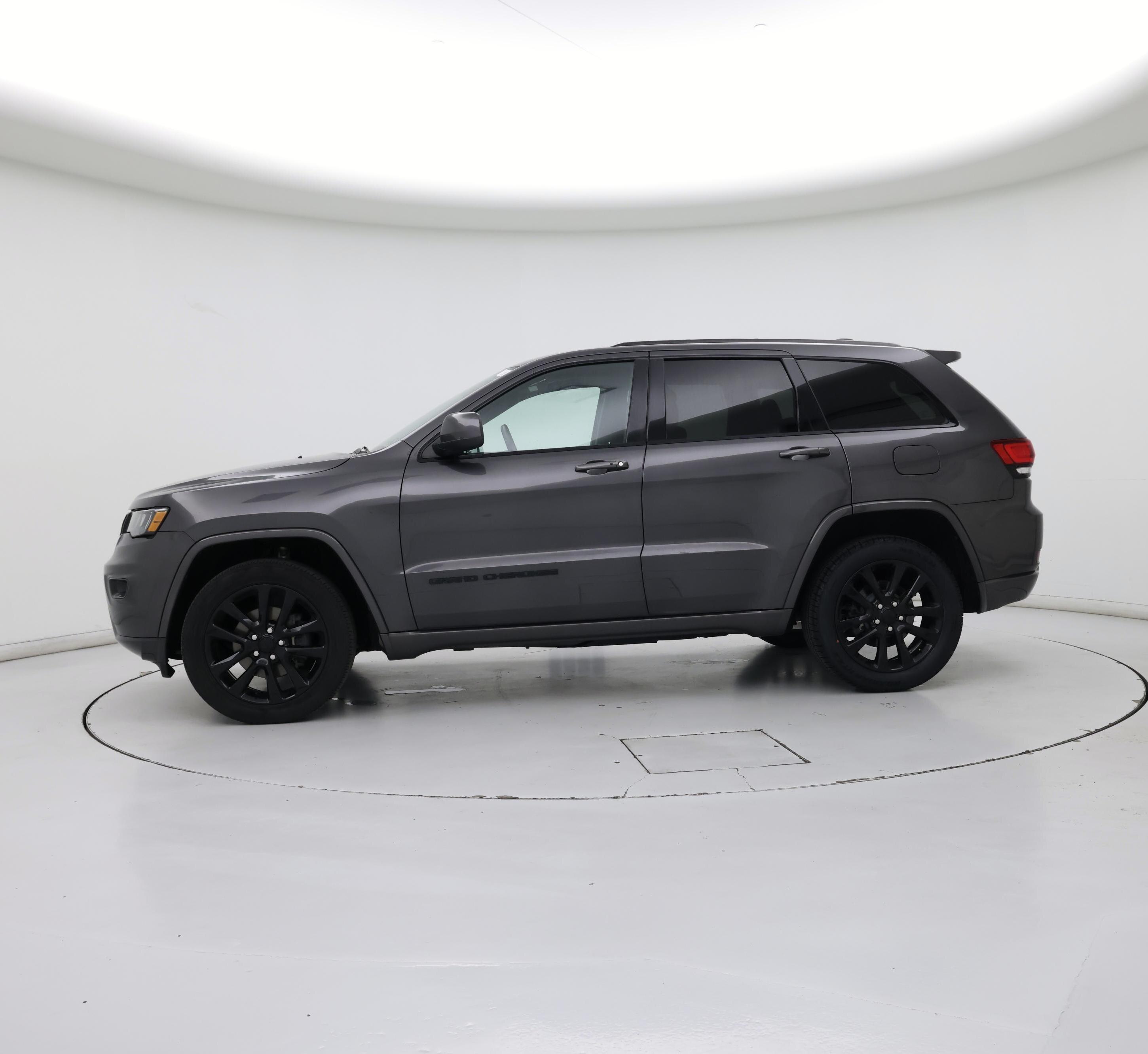 Thumbnail: 2018 Jeep Grand Cherokee - 3