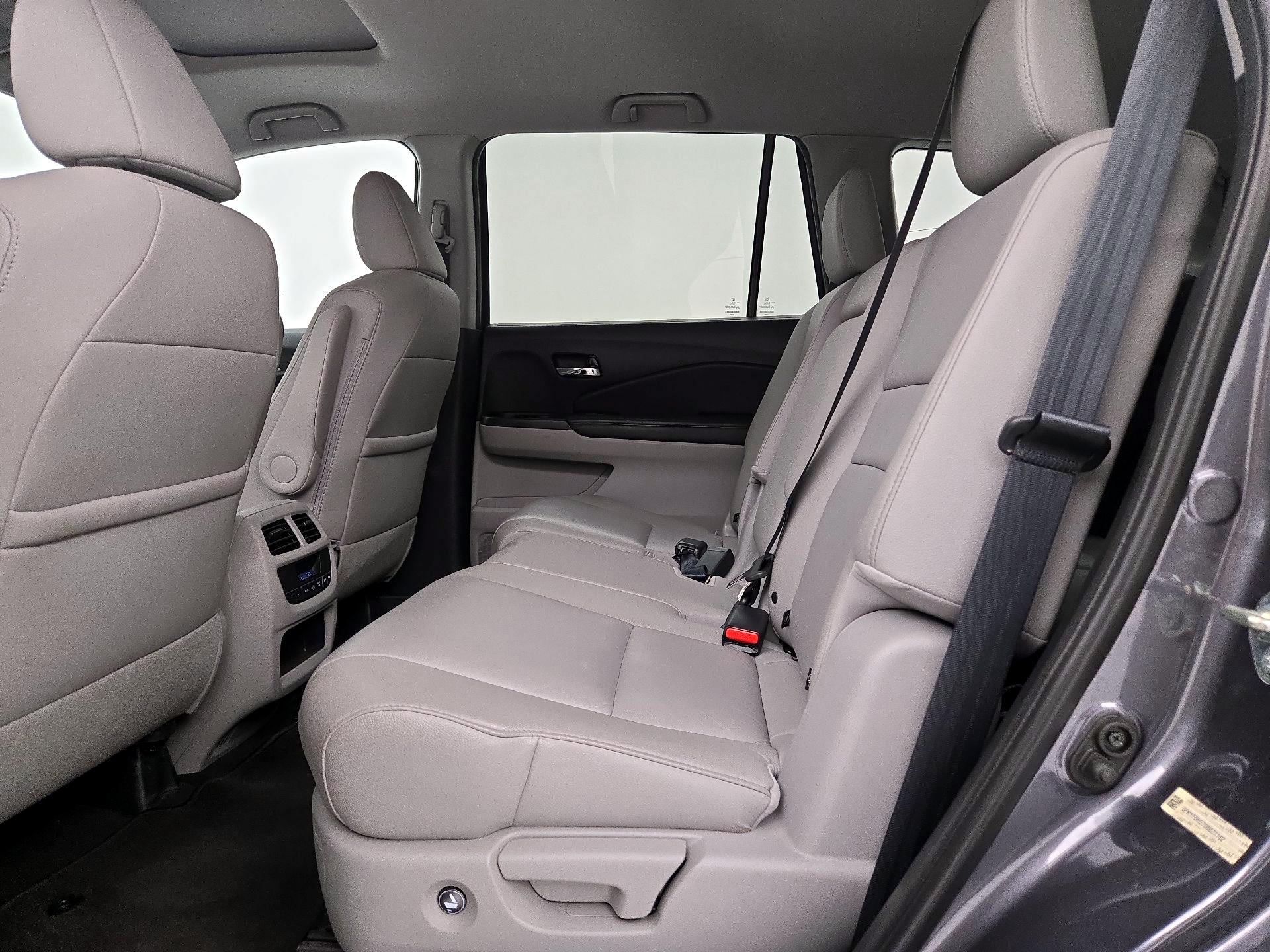 Thumbnail: 2016 Honda Pilot - 19
