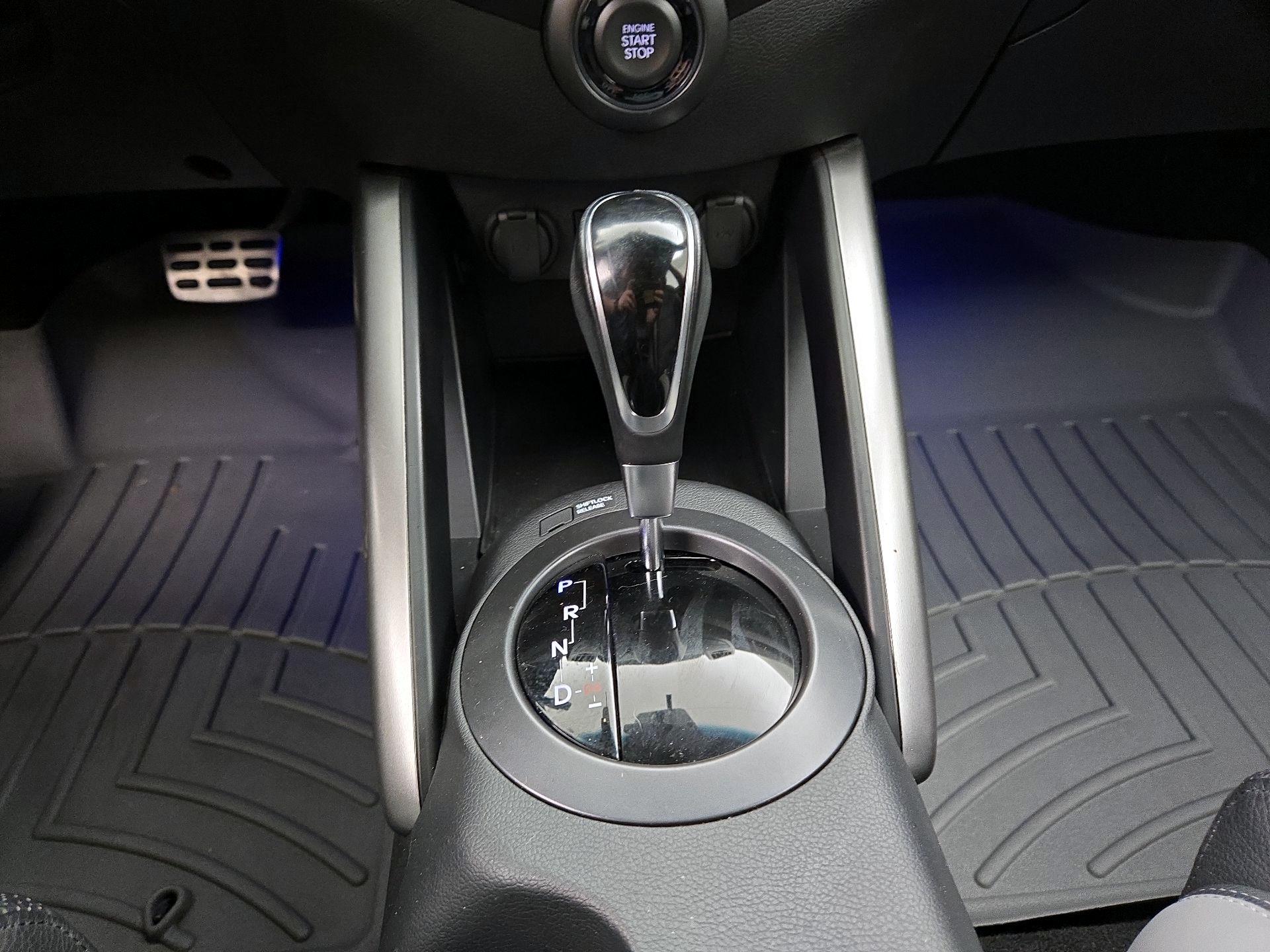Thumbnail: 2016 Hyundai Veloster - 17