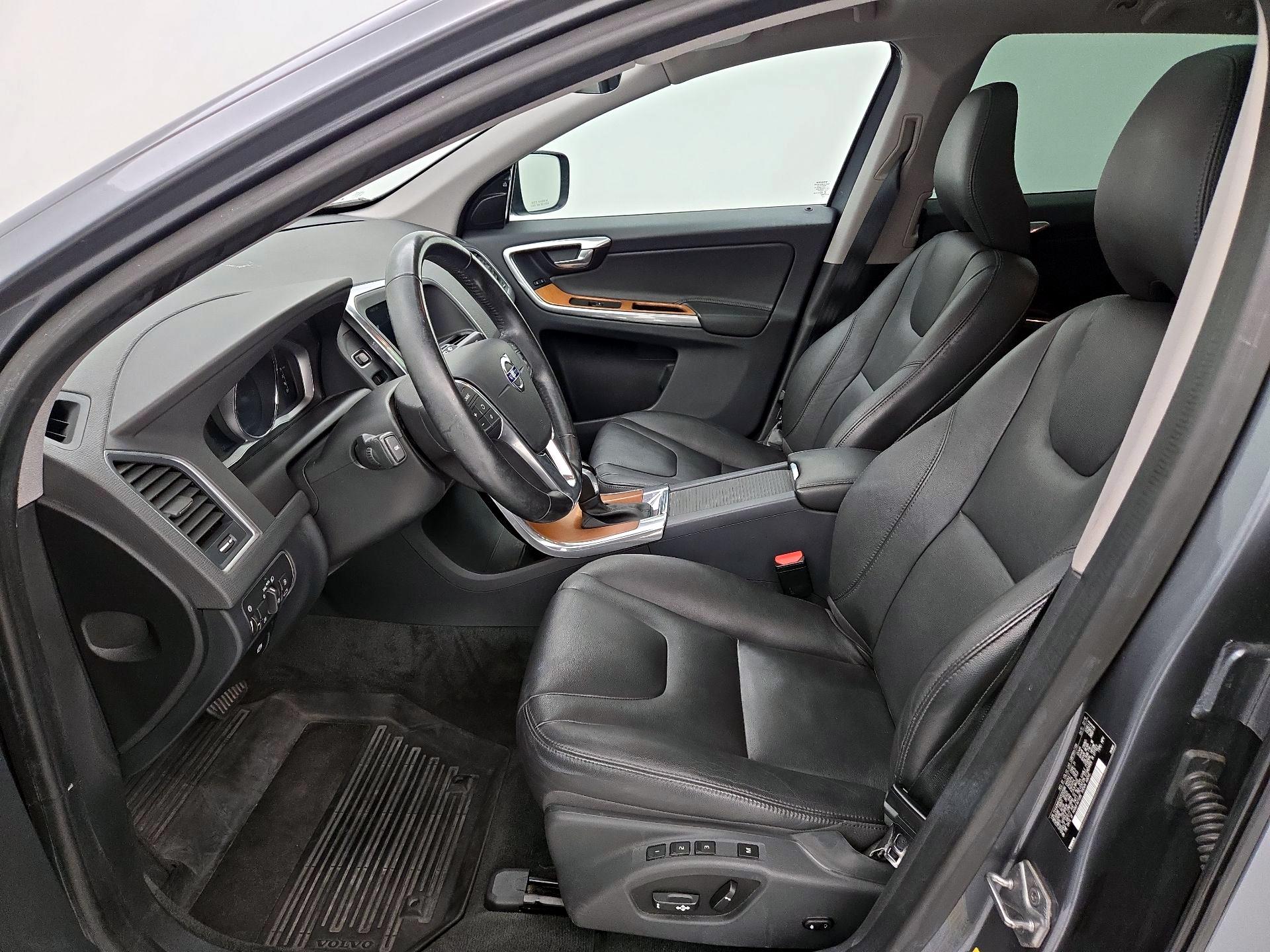 Thumbnail: 2017 Volvo XC60 - 11