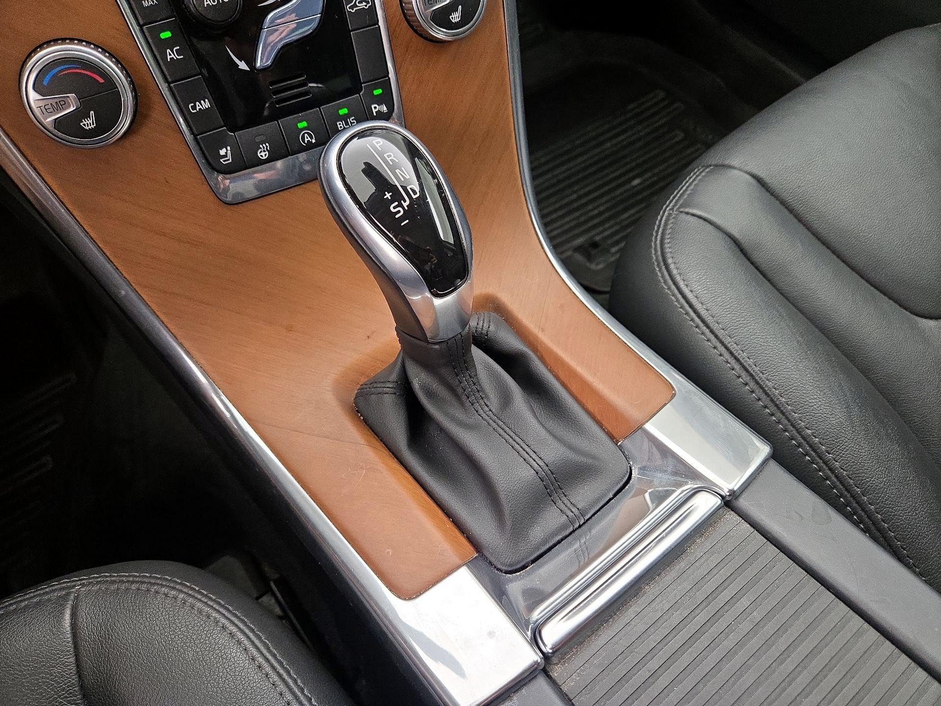 Thumbnail: 2017 Volvo XC60 - 18