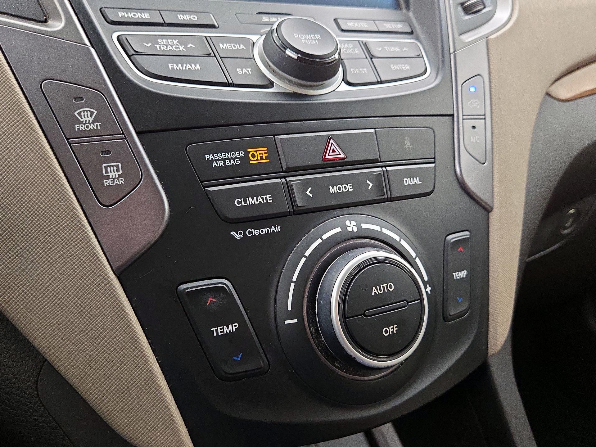 Thumbnail: 2015 Hyundai Santa Fe - 17