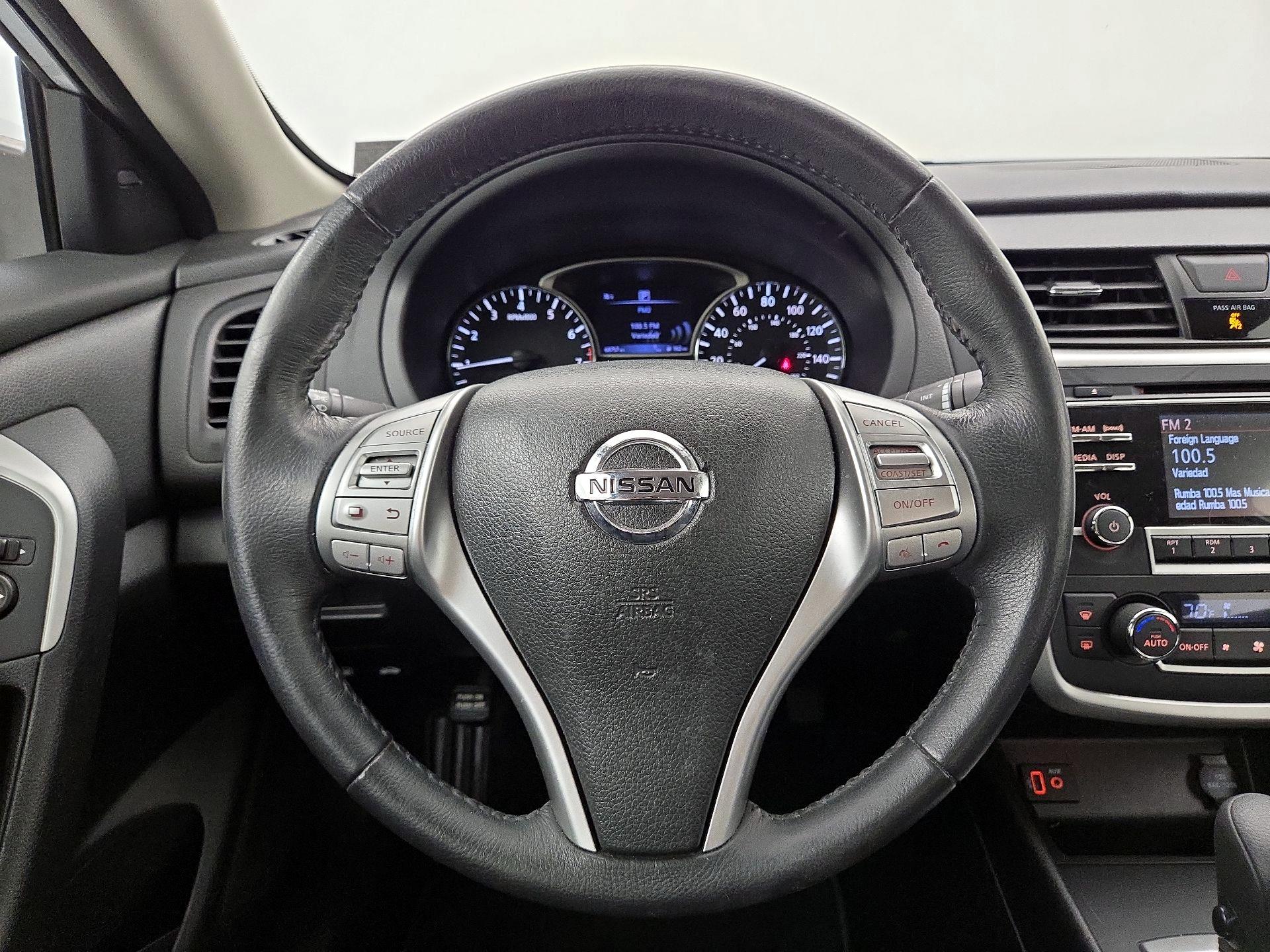 Thumbnail: 2017 Nissan Altima - 10
