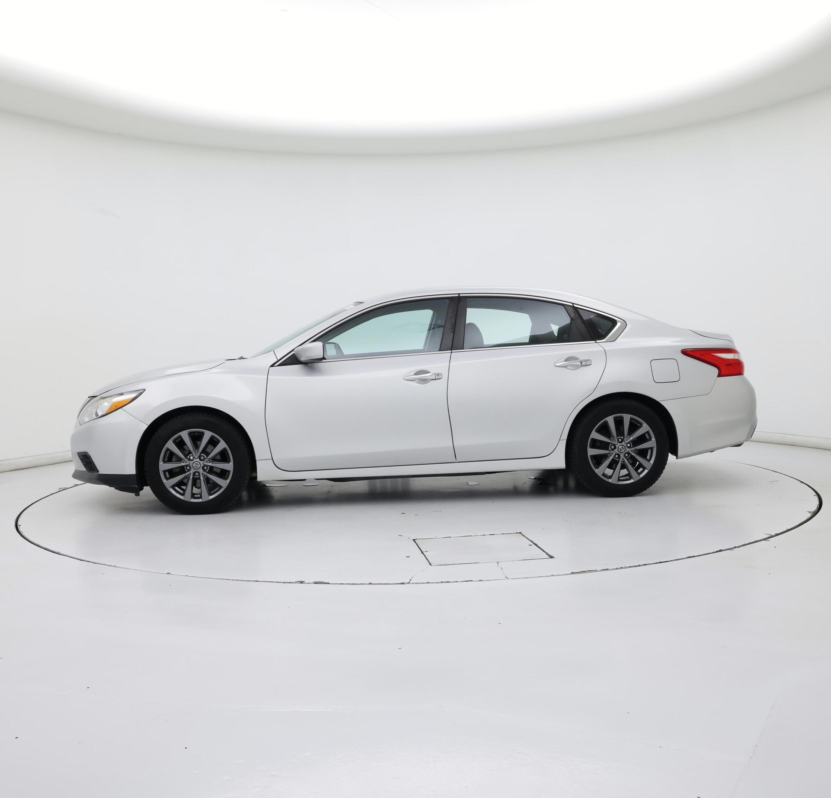 Thumbnail: 2017 Nissan Altima - 3