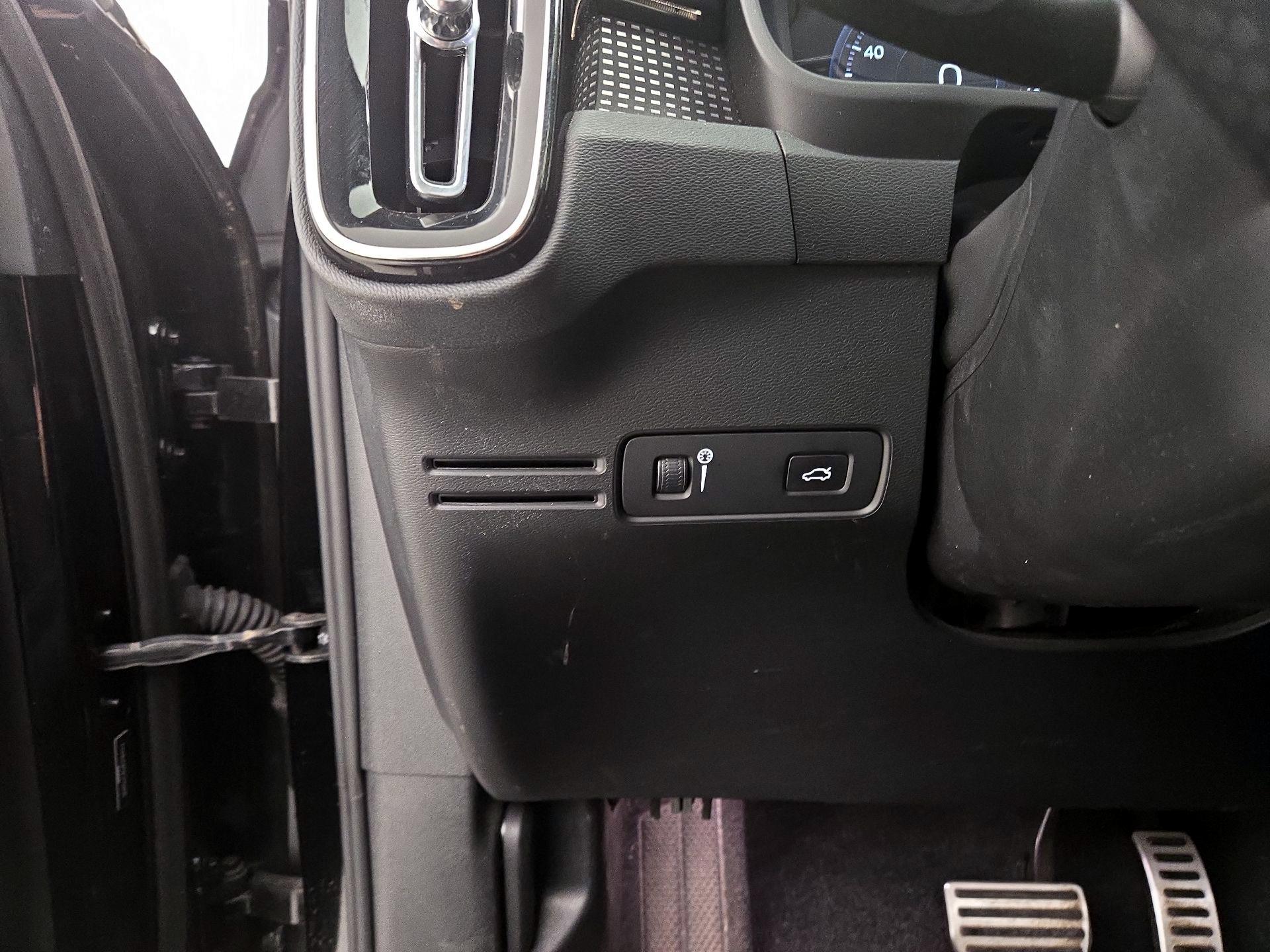 Thumbnail: 2019 Volvo XC40 - 13